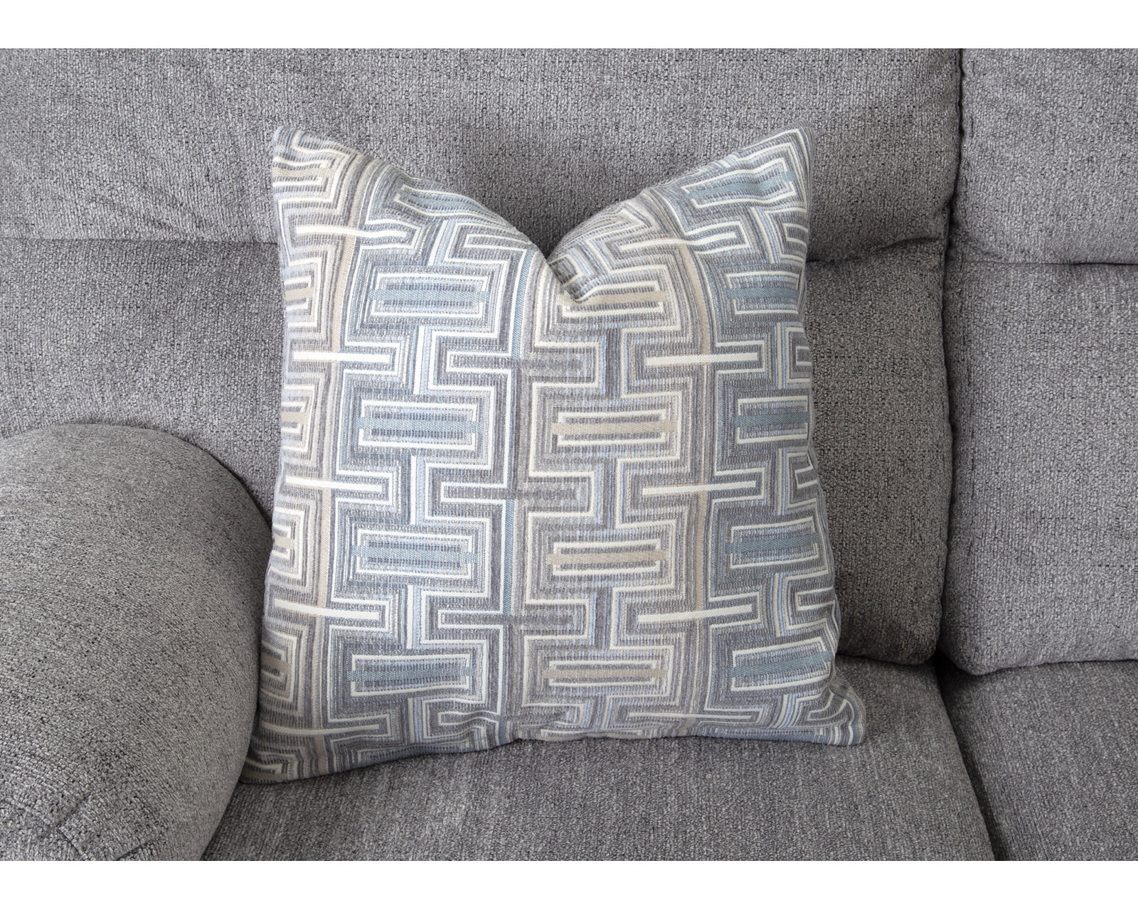 Parkway 89" Reclining Sofa (Plush Comfort. Relaxed Style. Made for Everyday Living) - Engineered for Comfort. Built for Years.
