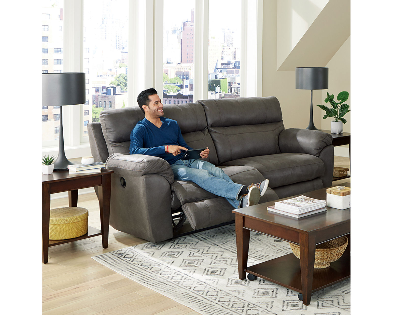 Atlas 91" Double Reclining Sofa (Special Purchase) - Where Comfort Comes Home.