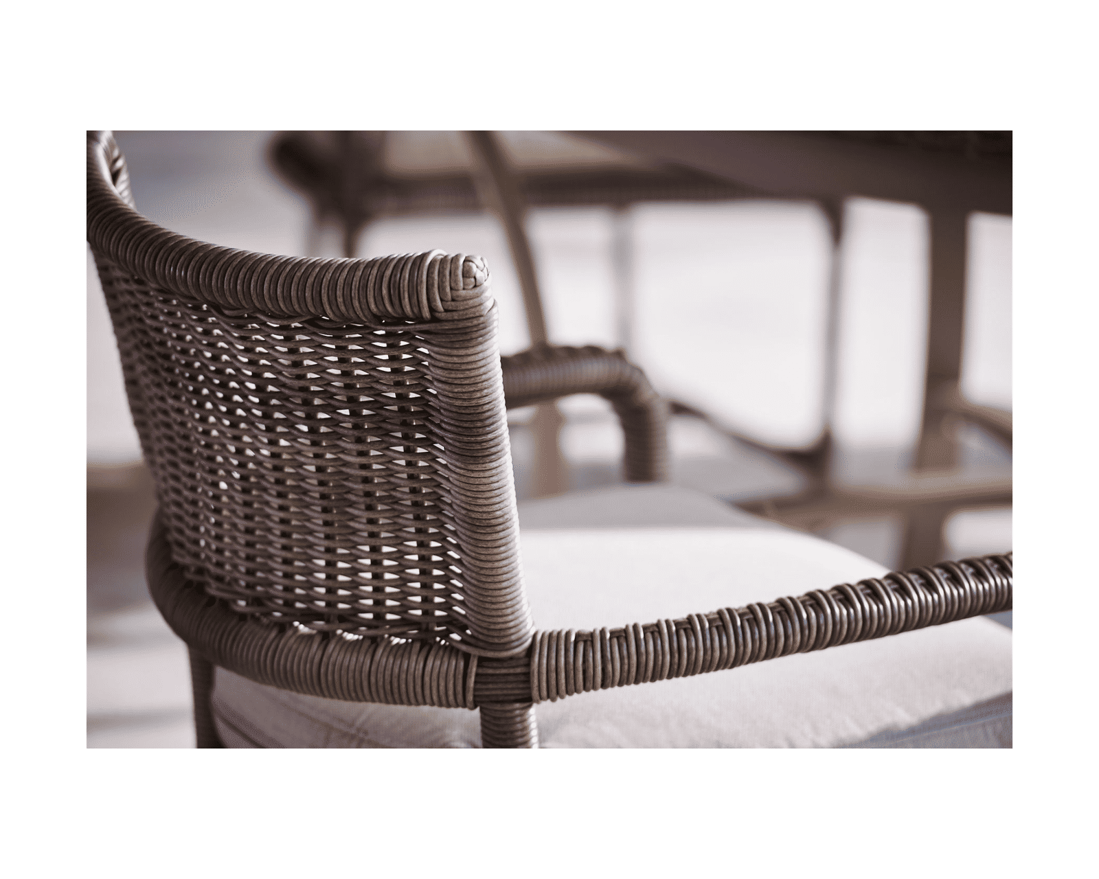 Oasis Outdoor 5 Piece Dining Room (Table and 4 Chairs)
