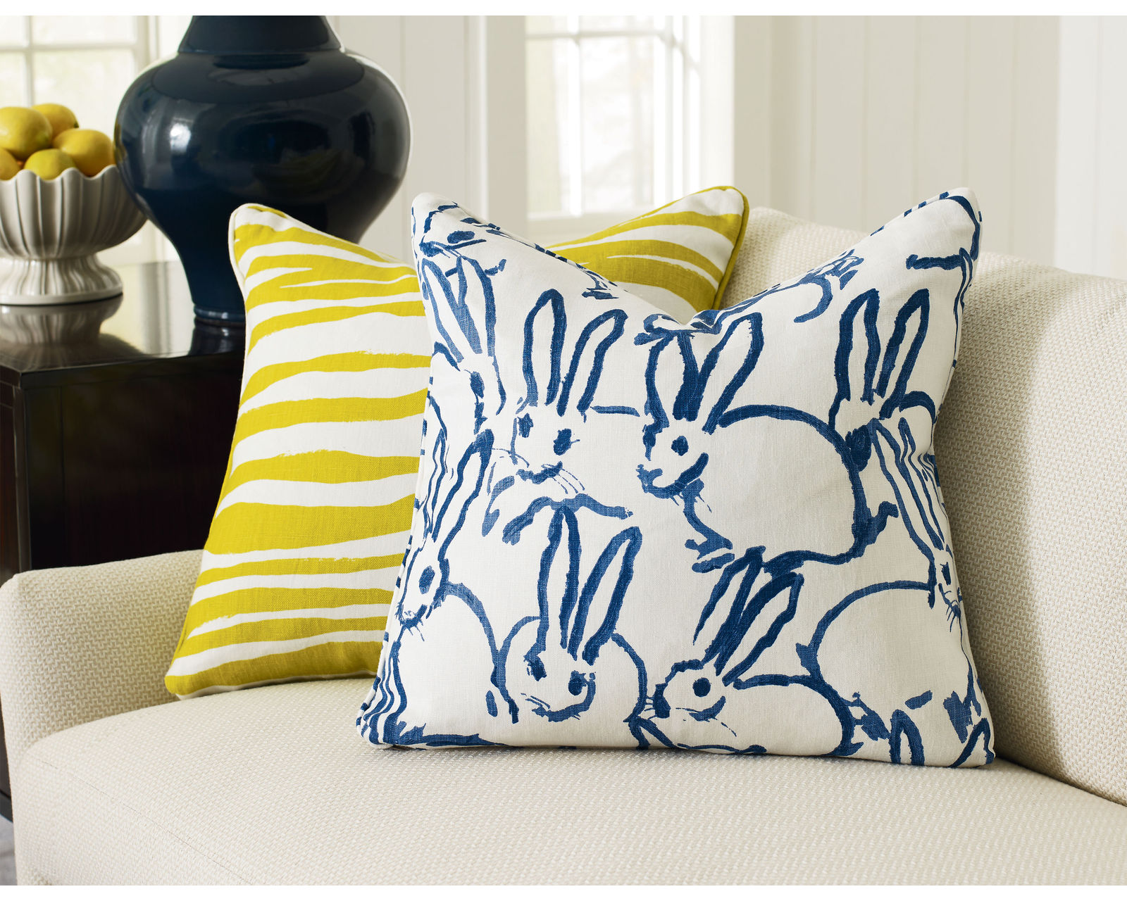 Studio 83" or 92" Sofa (+75 fabrics)