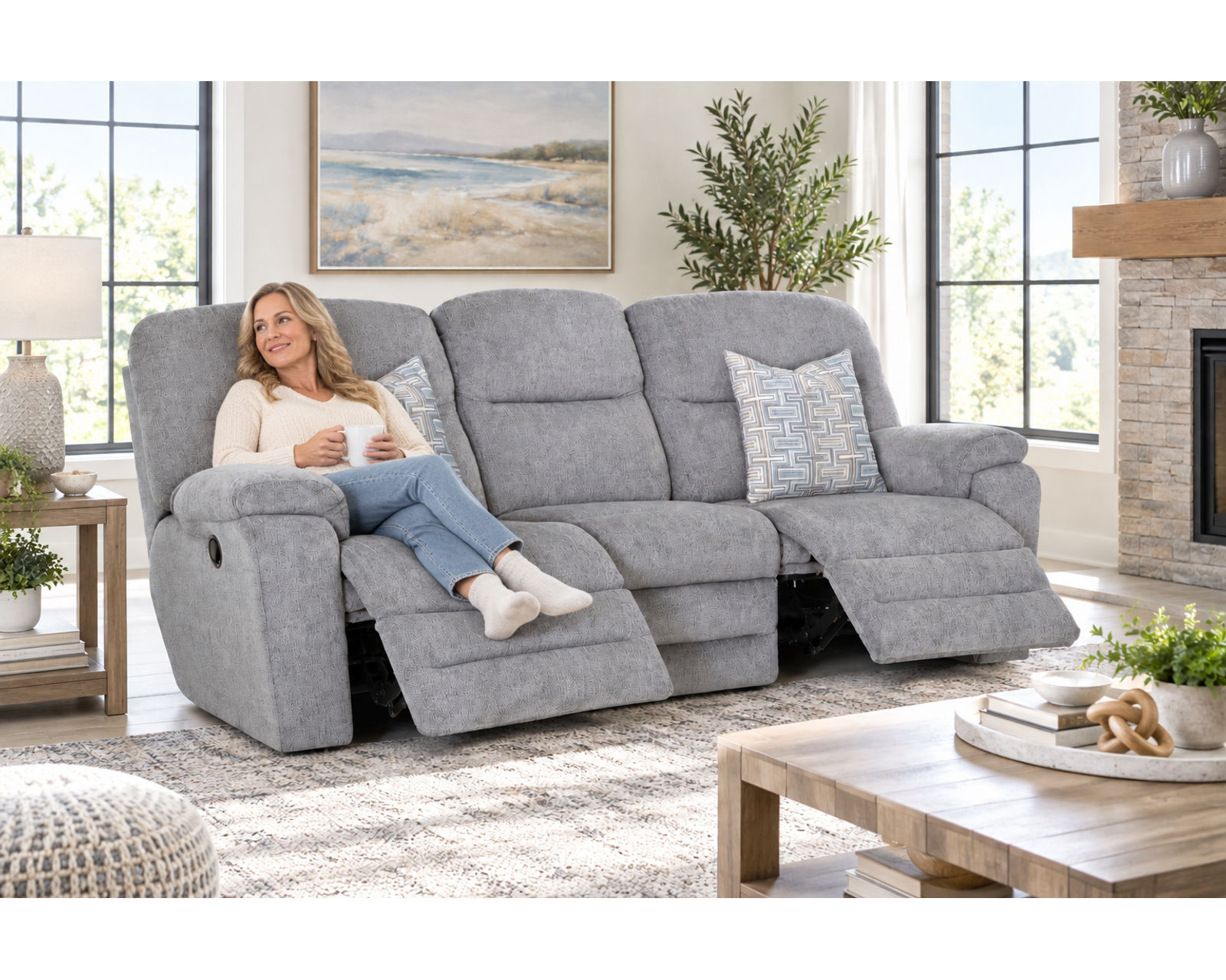 Parkway 89" Reclining Sofa (Plush Comfort. Relaxed Style. Made for Everyday Living) - Where Strength Meets Comfort.