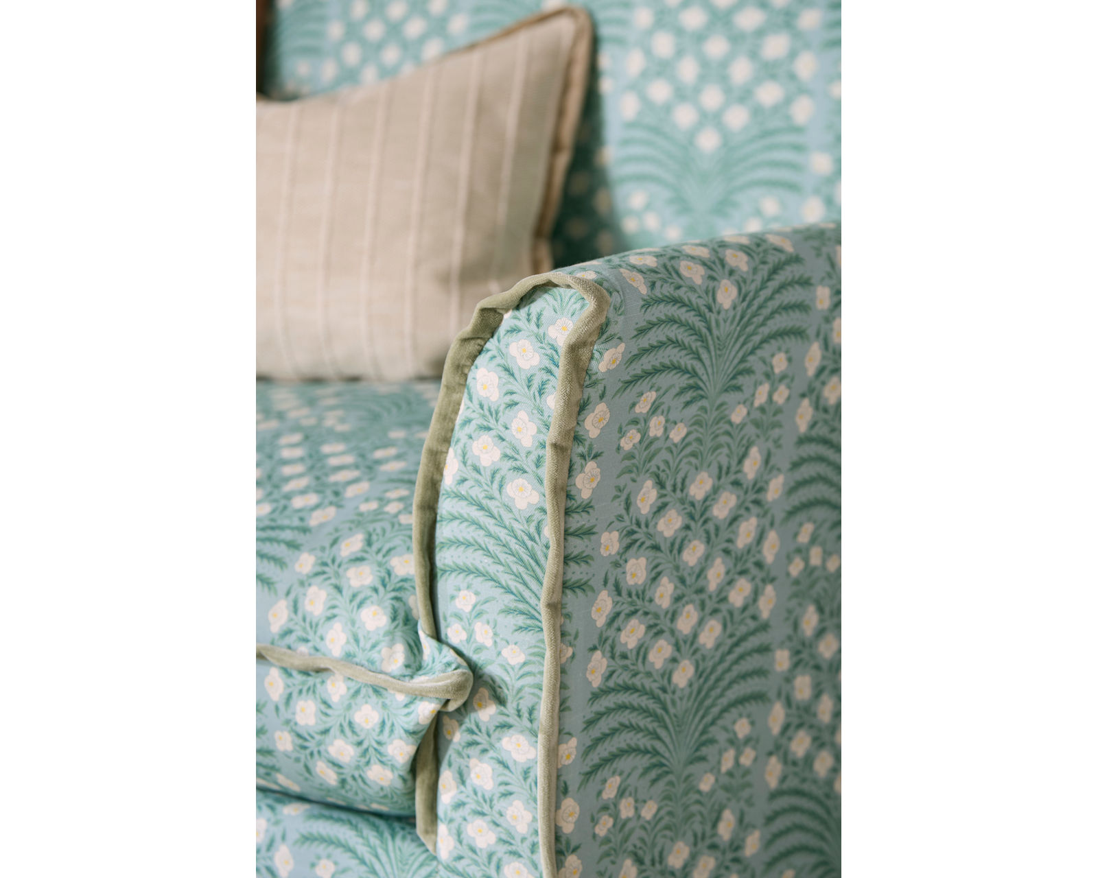 Erin & Ben Oxford Chair and a Half (+50 colors) - Oxford Chair and a Half