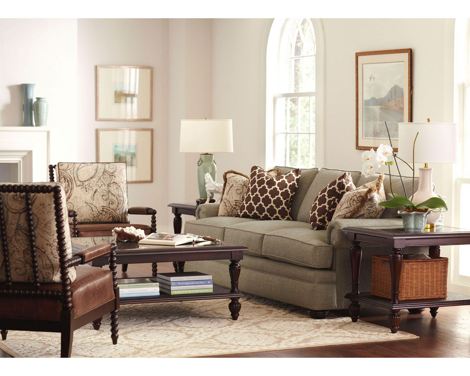Kensington 7111 Sofa (90") Custom fabric and finish - Kensington 7111 Sofa (Custom fabric and finish)