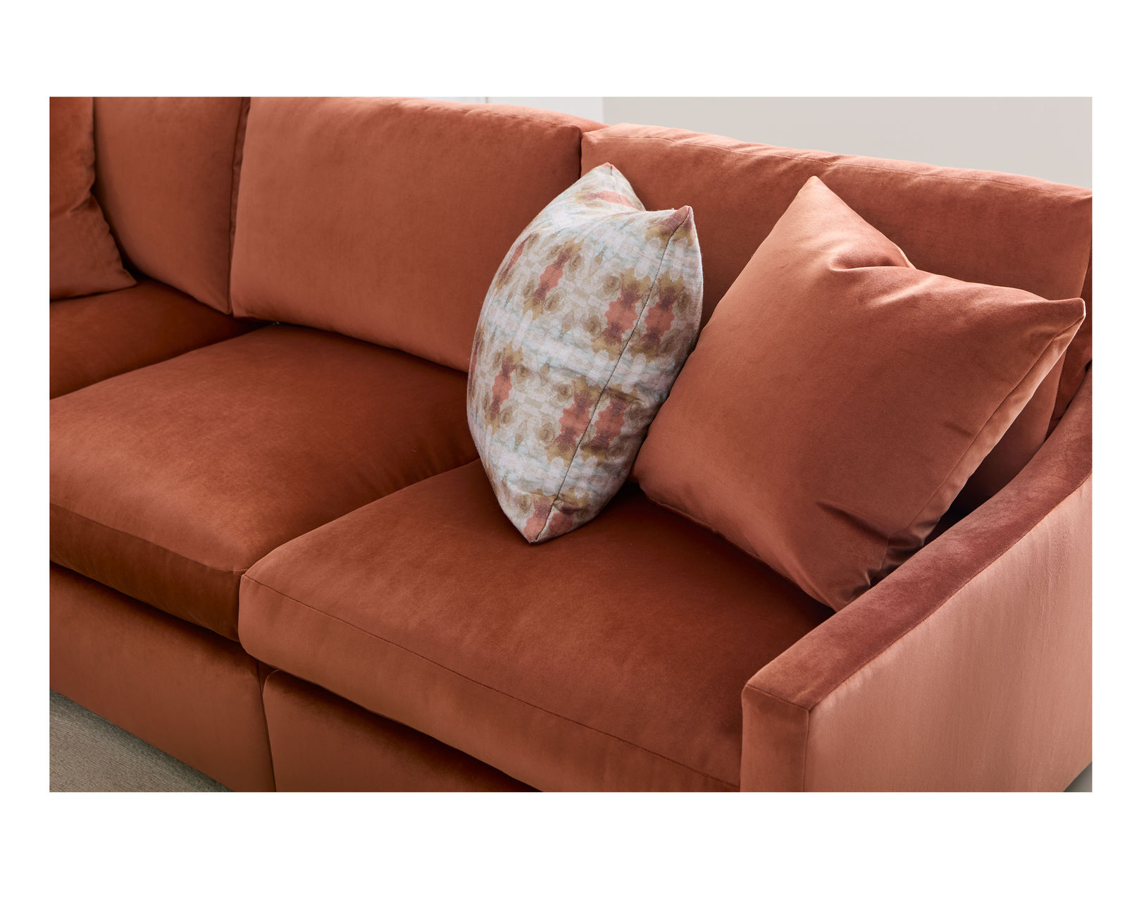 Sky 5510 Sectional (hypoallergenic down-like cushion) +100 fabric - Detail Track Arm