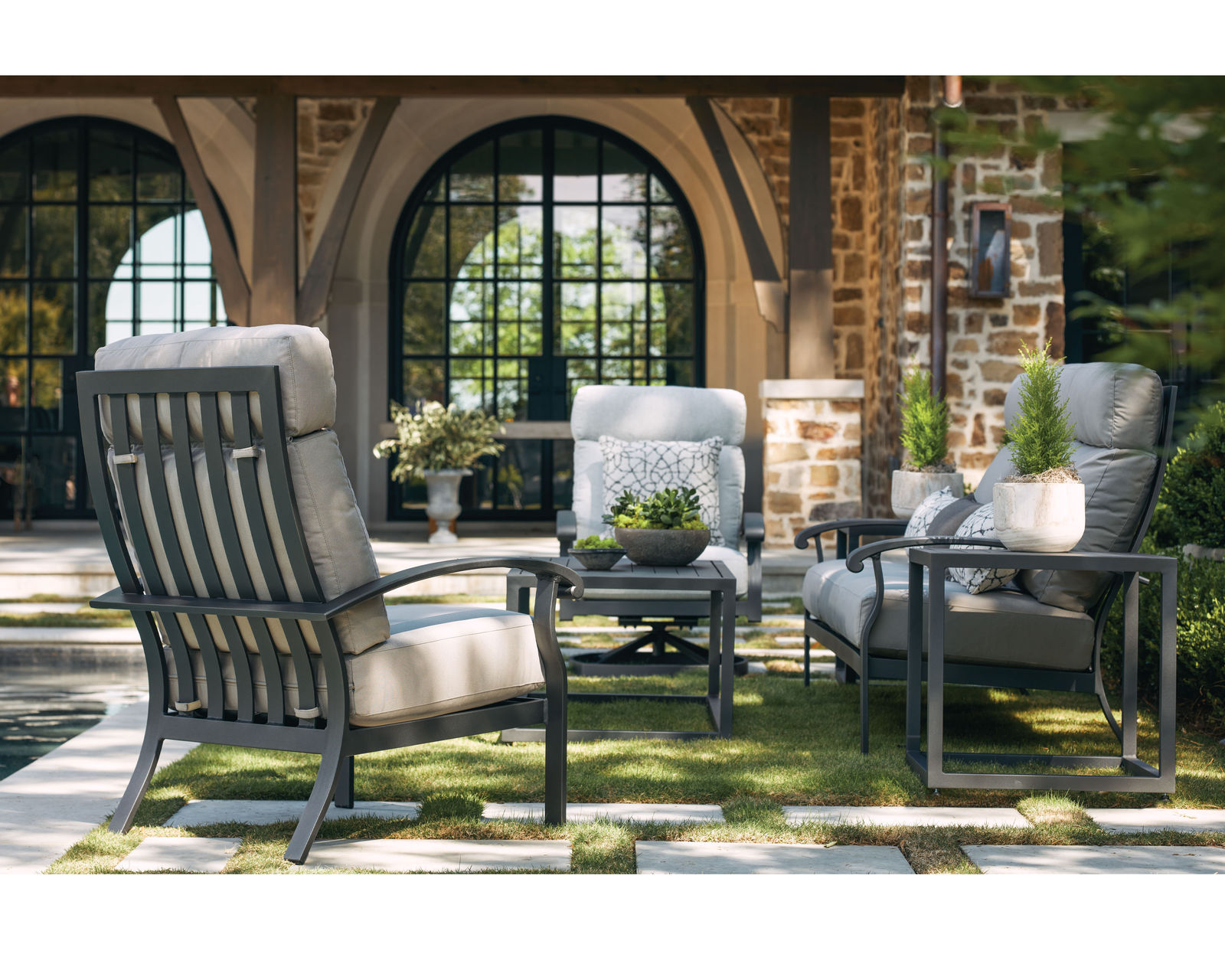 Smith Lake Outdoor Lounge Chair (24 fabrics - 8 metal finishes) - Smith Lake Outdoor Lounge Chair 