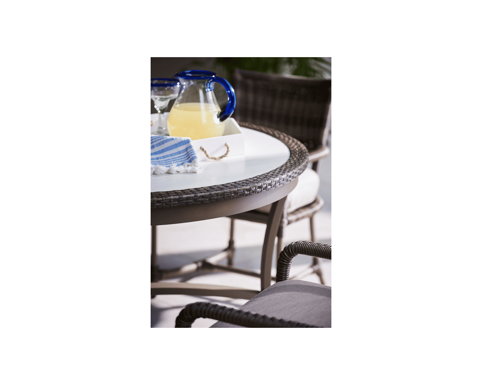 Oasis Outdoor 5 Piece Dining Room (Table and 4 Chairs)