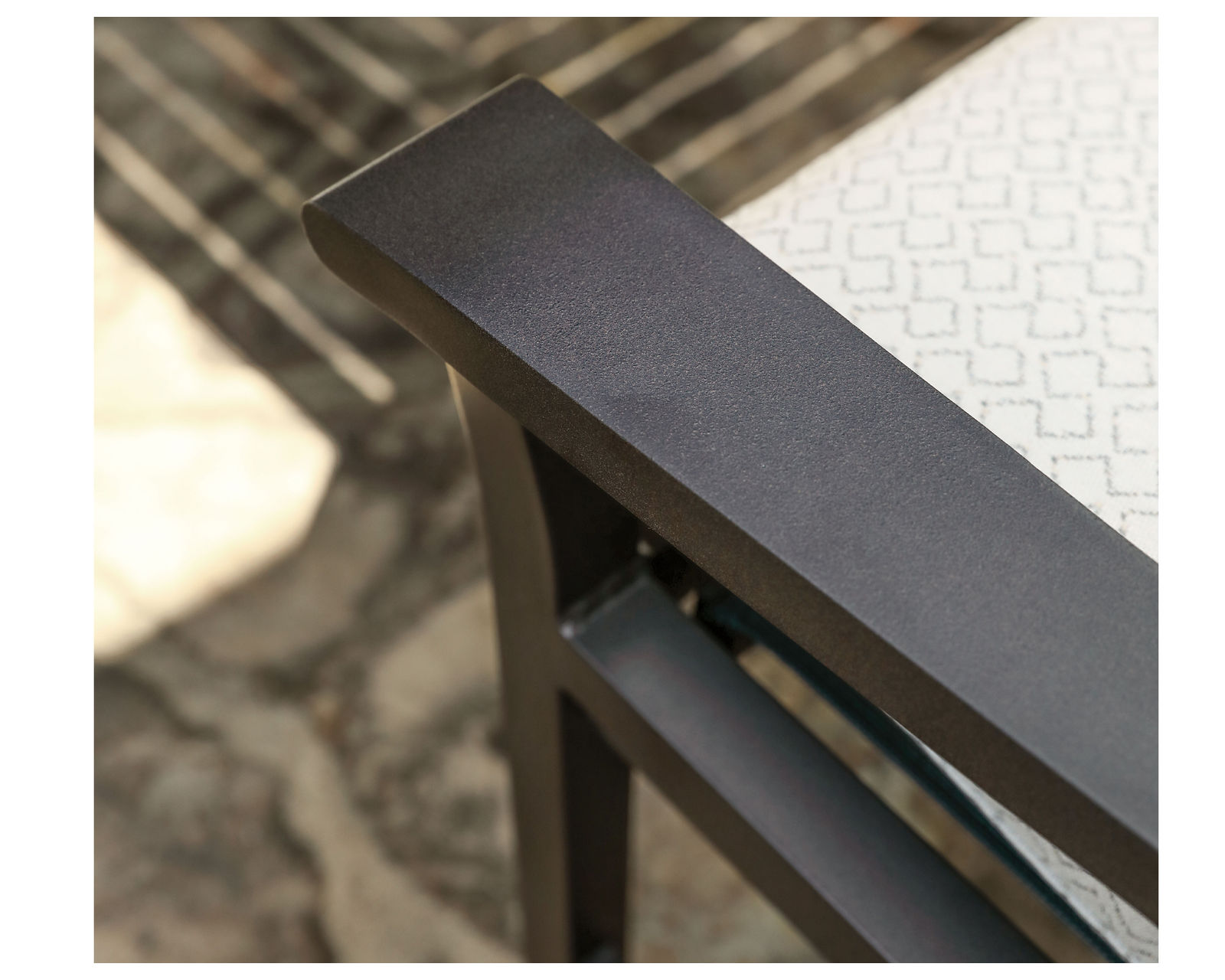Montana Outdoor Lounge Chair (110 fabrics - 8 metal finishes)
