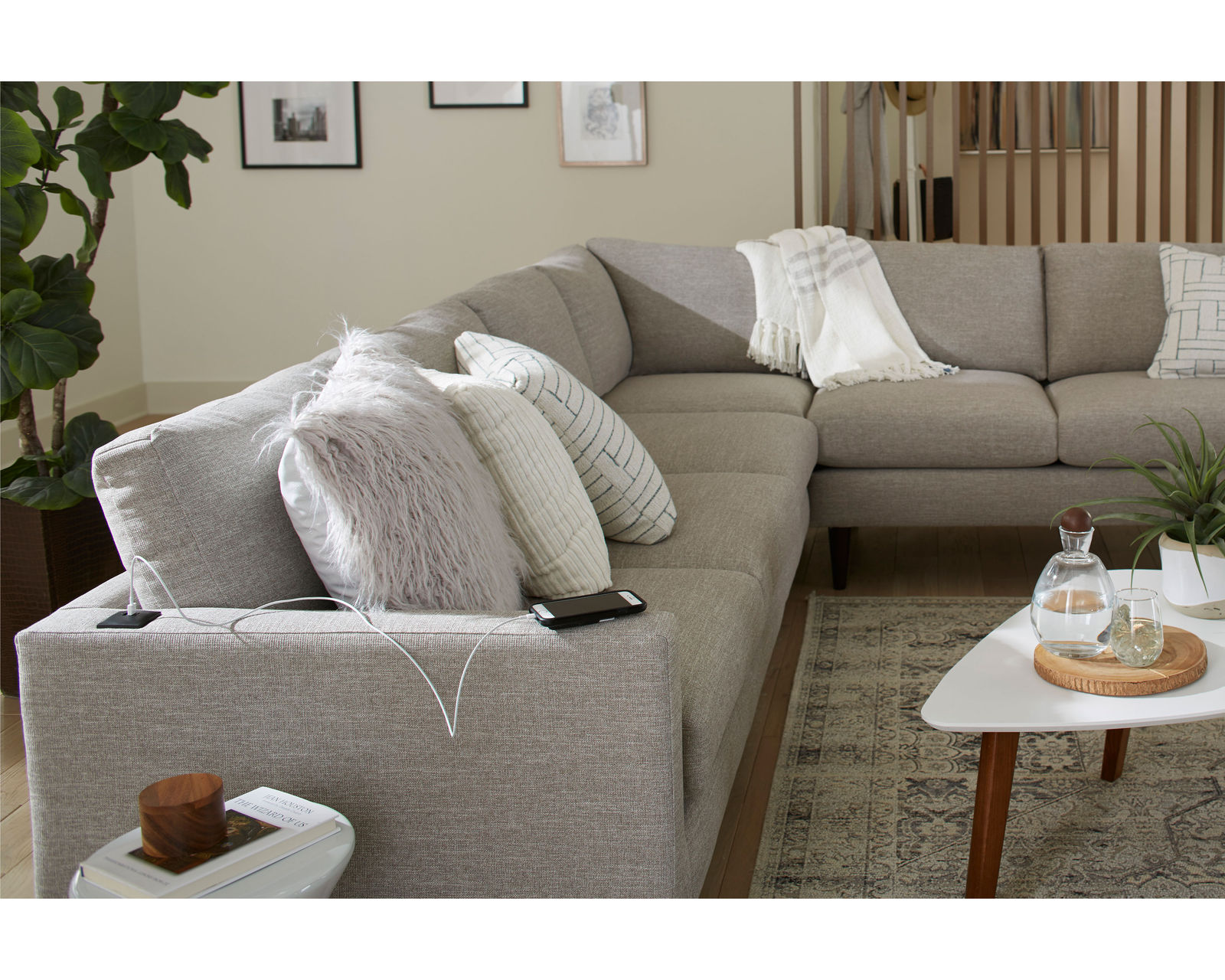 Trafton M10 Stationary Sectional (+139 fabrics)USB charging - Detail Sectional