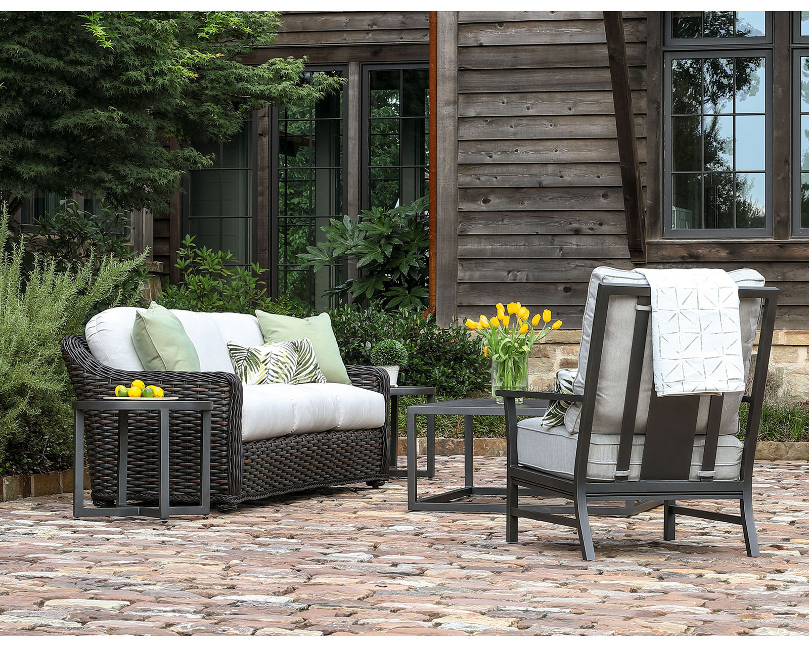 Montana Outdoor Sofa (150 fabrics - 8 metal finishes)