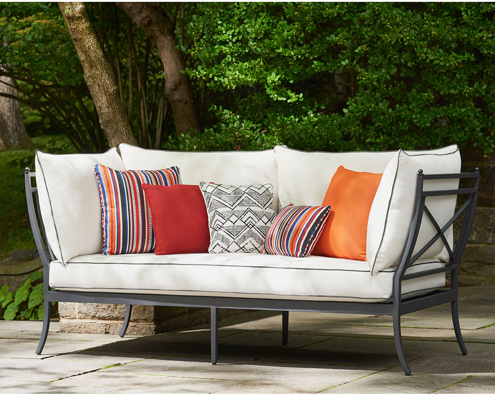 Winterthur Estate Daybed  - Winterthur Estate Daybed (Made to order fabrics)