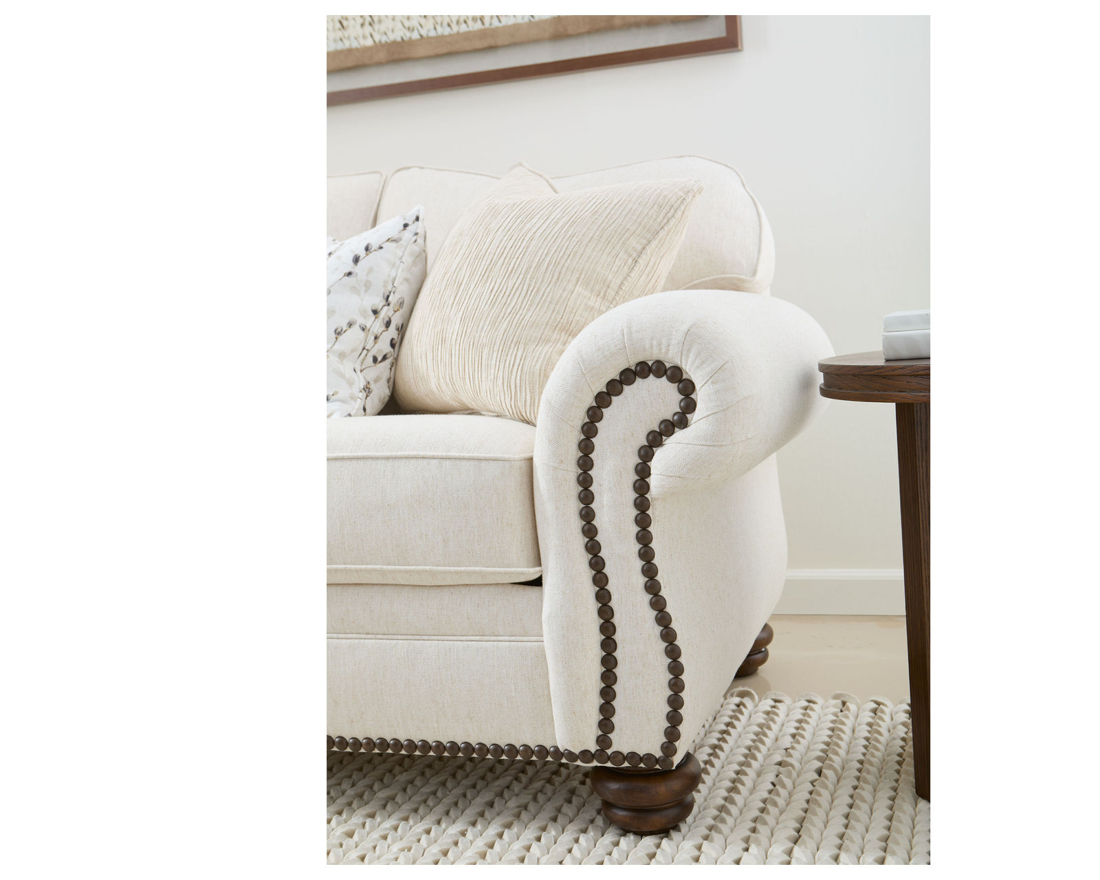 Bexley 8648 Nailhead Sofa (+100 fabrics) 91" - Detail Nailhead Arm