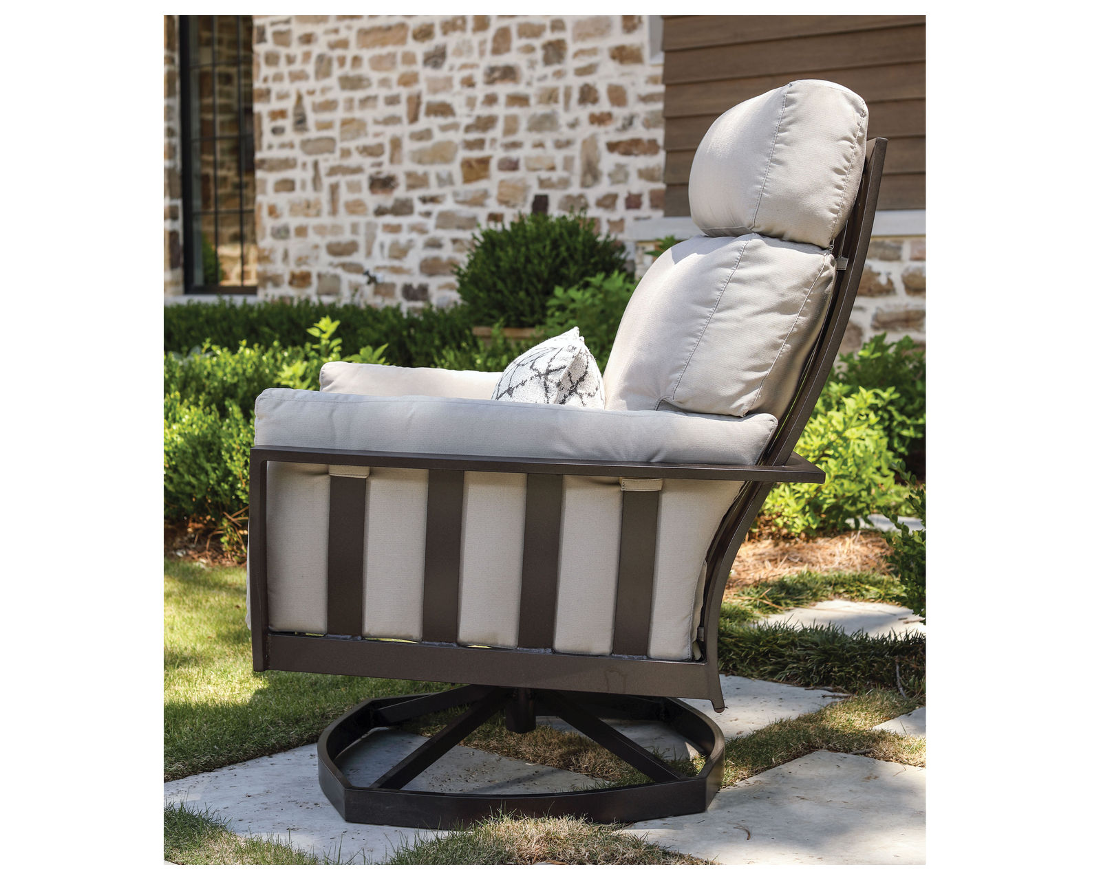 Smith Lake Outdoor Swivel Lounge Chair (24 fabrics - 8 metal finishes) - Smith Lake Outdoor Swivel Lounge Chair 