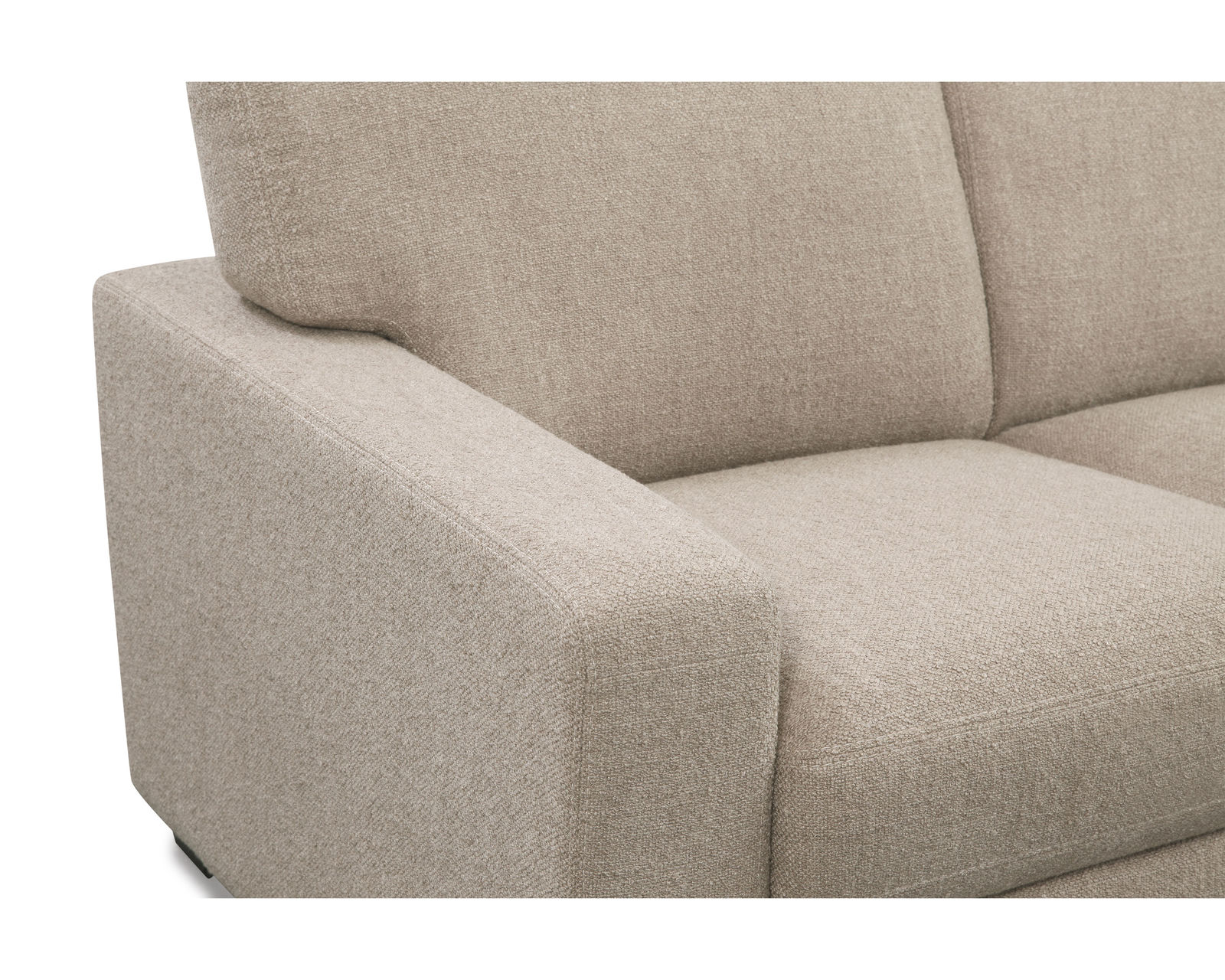 Westend 77322 Sofa (82") +50 fabrics - Single top stitching for a clean and tailored finish (on leather and select fabrics) 
