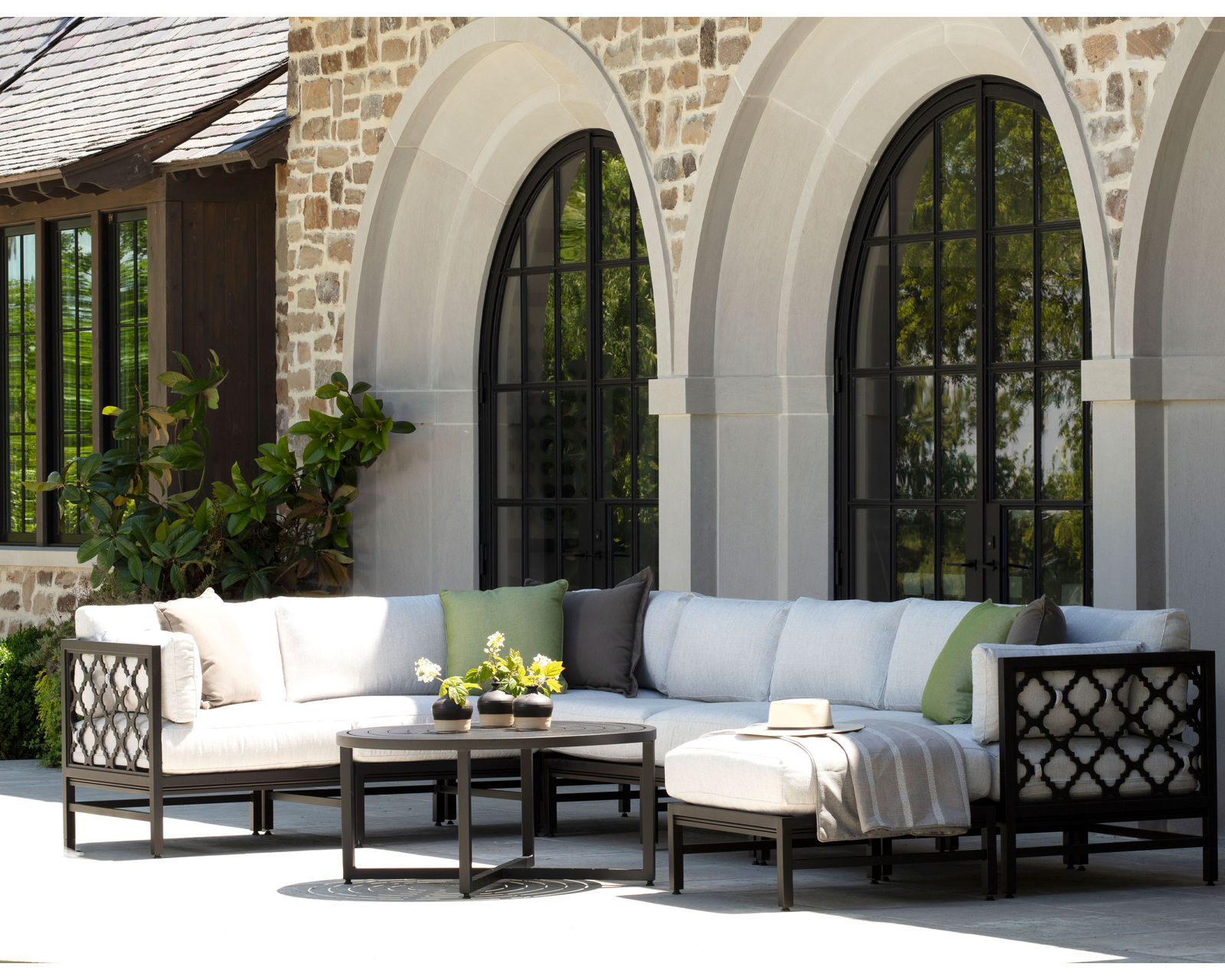 Willow Outdoor Sectional (110 fabrics - 8 metal finishes) - Sectional Layout D: Willow Outdoor Sectional