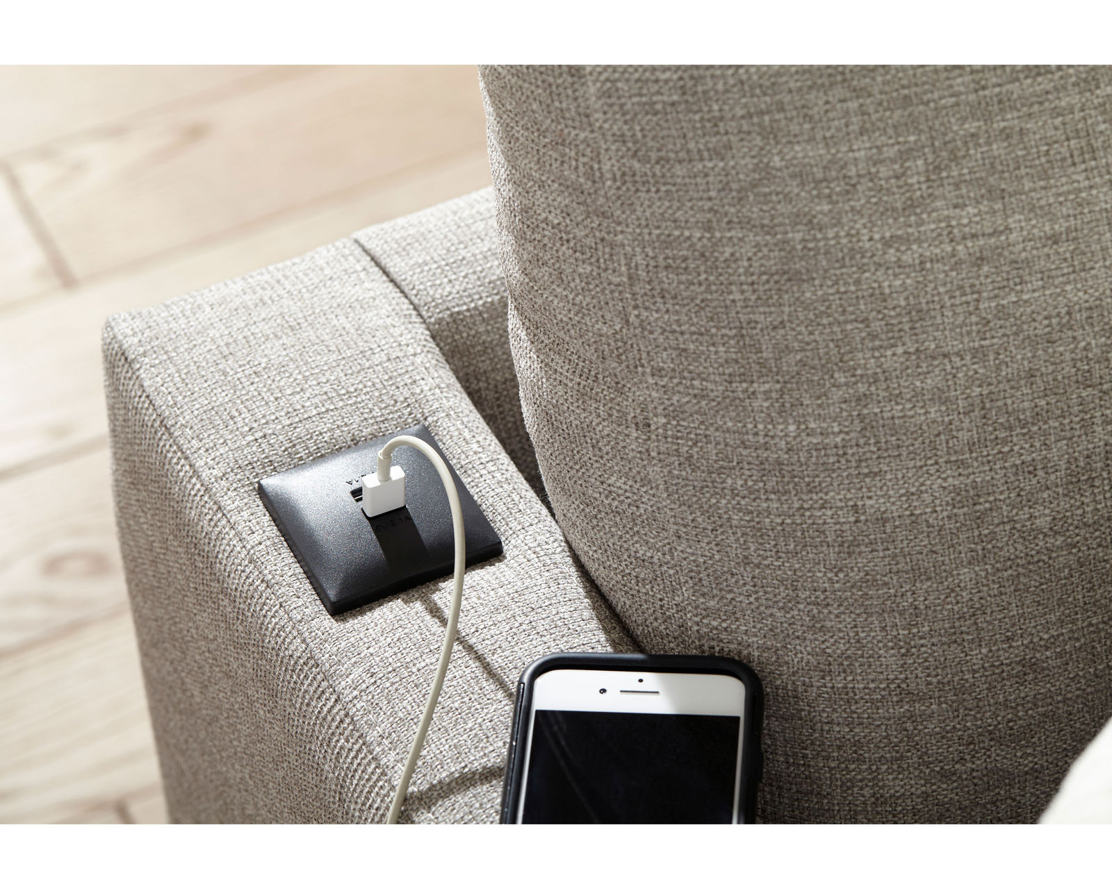 Trafton M10 Stationary Sectional (+139 fabrics)USB charging - Detail USB Charging