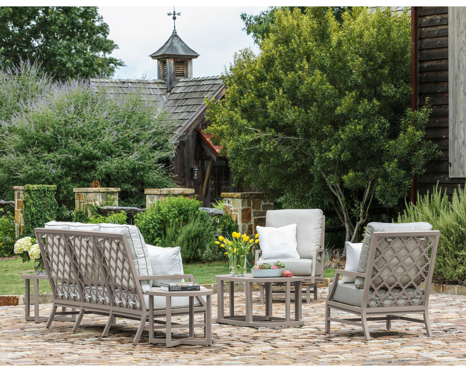 Willow Outdoor Sofa (110 fabrics - 8 metal finishes)