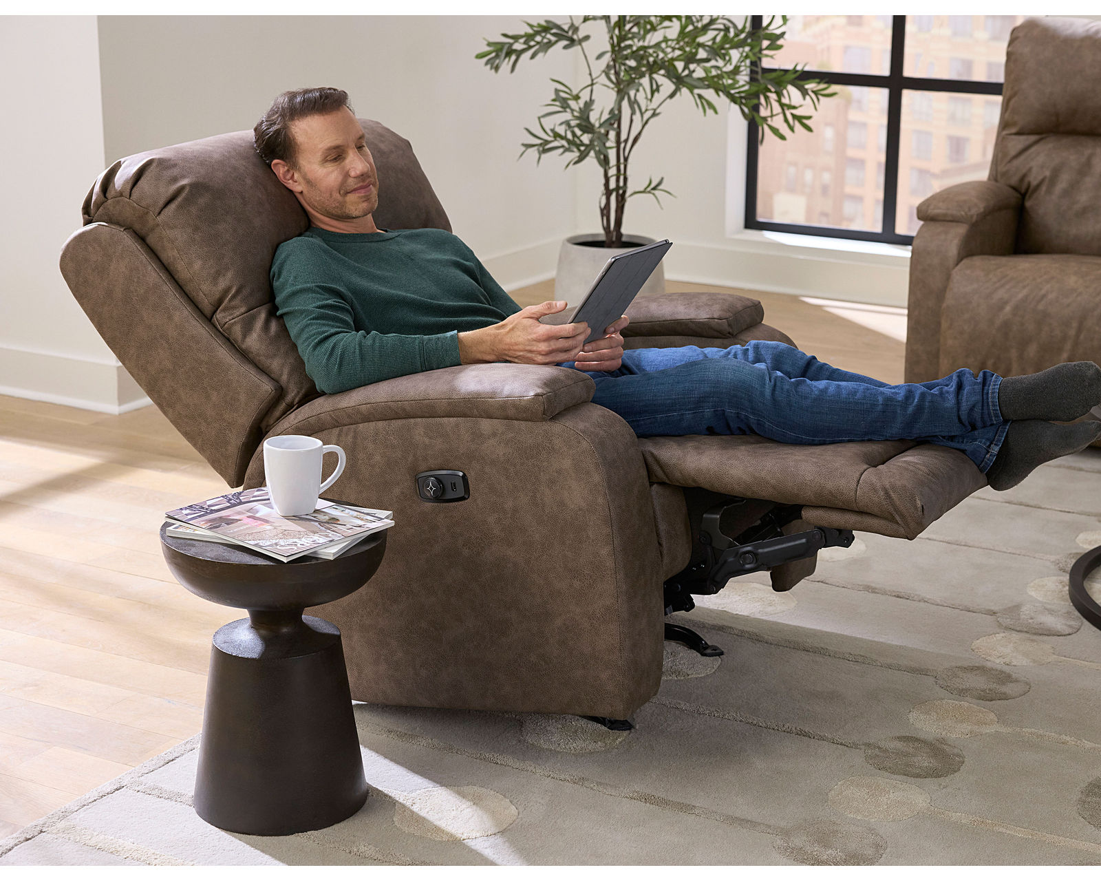 Maverly Recliner (+100 fabrics) 3 mechanisms - Customize in over 100 standard and performance fabrics