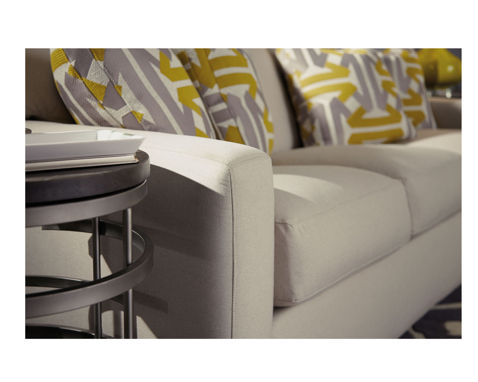 Bryant 7399 Sofa (+100 fabrics) 83" - Lifetime Warranty on internal structures