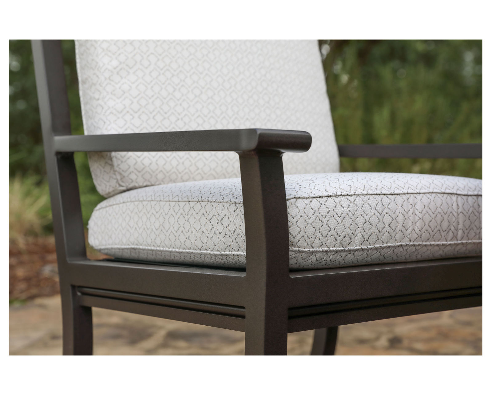 Montana Outdoor Lounge Chair (110 fabrics - 8 metal finishes)