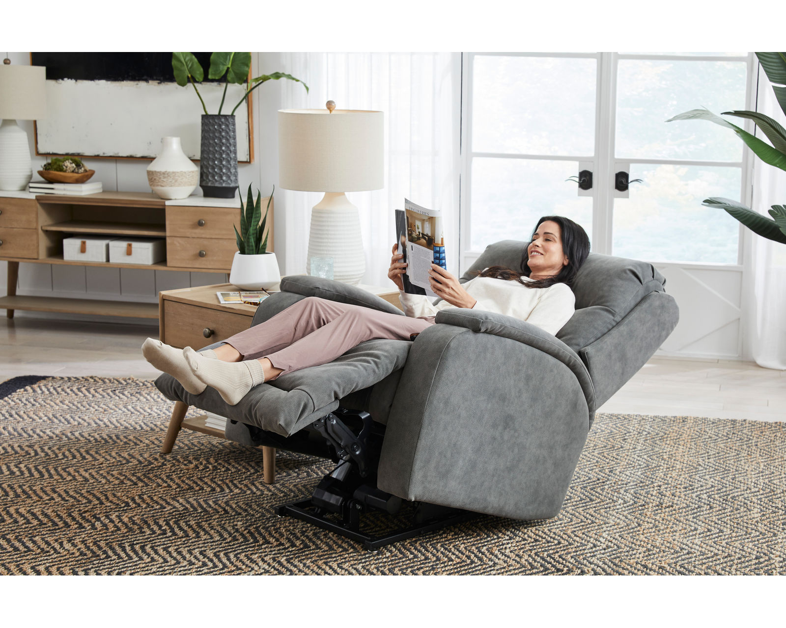 Haleigh Zero Gravity Power Headrest Recliner (+100 fabrics) - Haleigh Zero Gravity Power Headrest Power Recliner