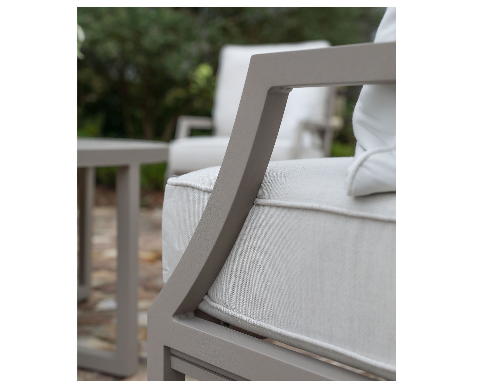 Willow Spring Lounge Chair (110 fabrics - 8 metal finishes)