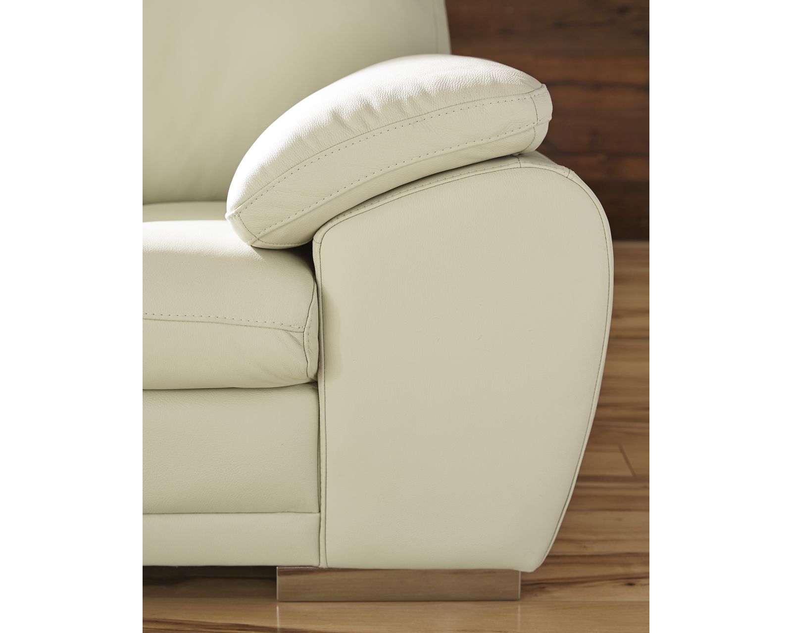 Miami 77319 Sofa (98") +50 fabrics - Low-slung and solid with a modern profile, the Miami collection is the epitome of coastal cool.