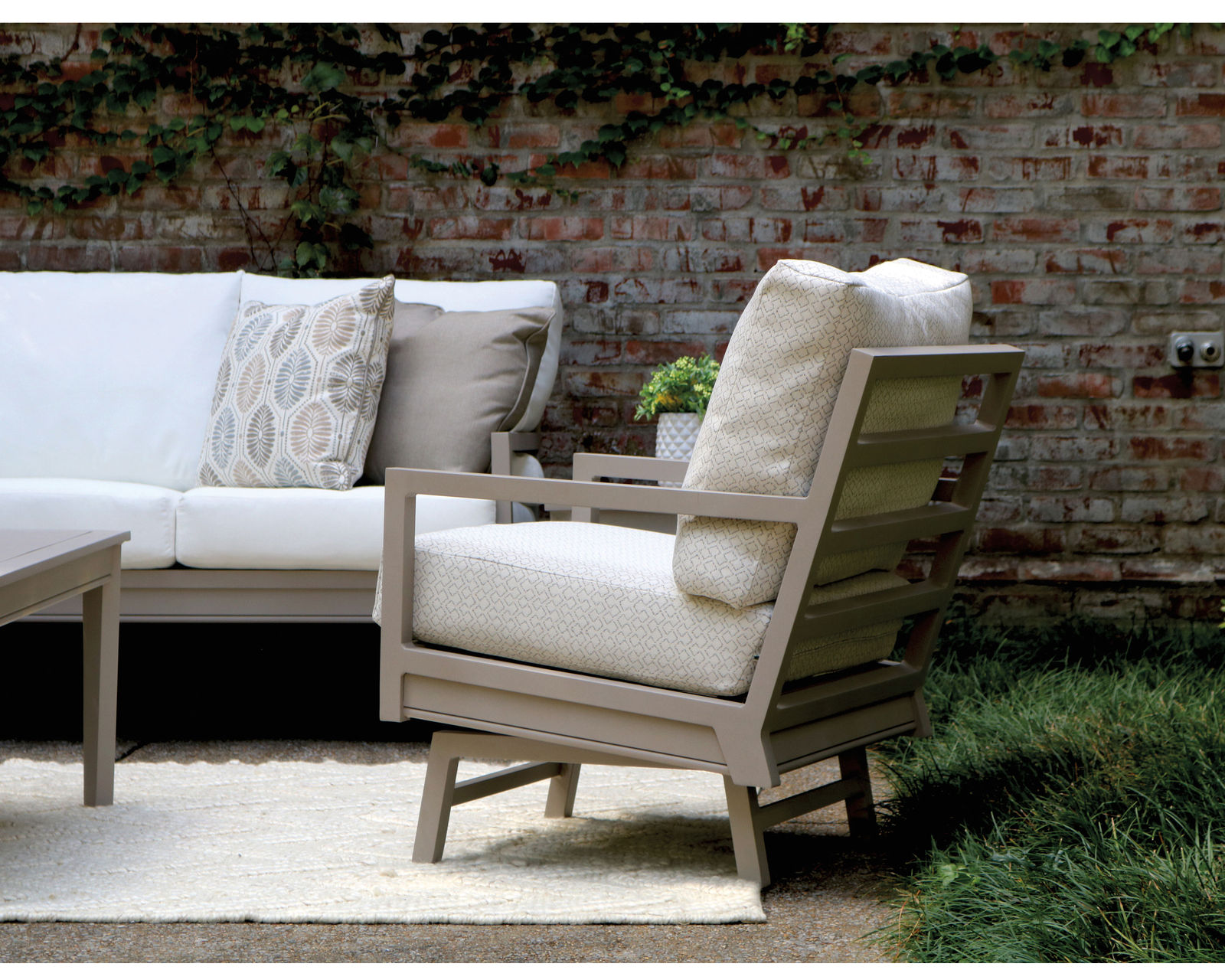 Santa Rosa Outdoor Lounge Chair and Ottoman (110 fabrics - 8 metal finishes) -  Santa Rosa Lounge Chair 