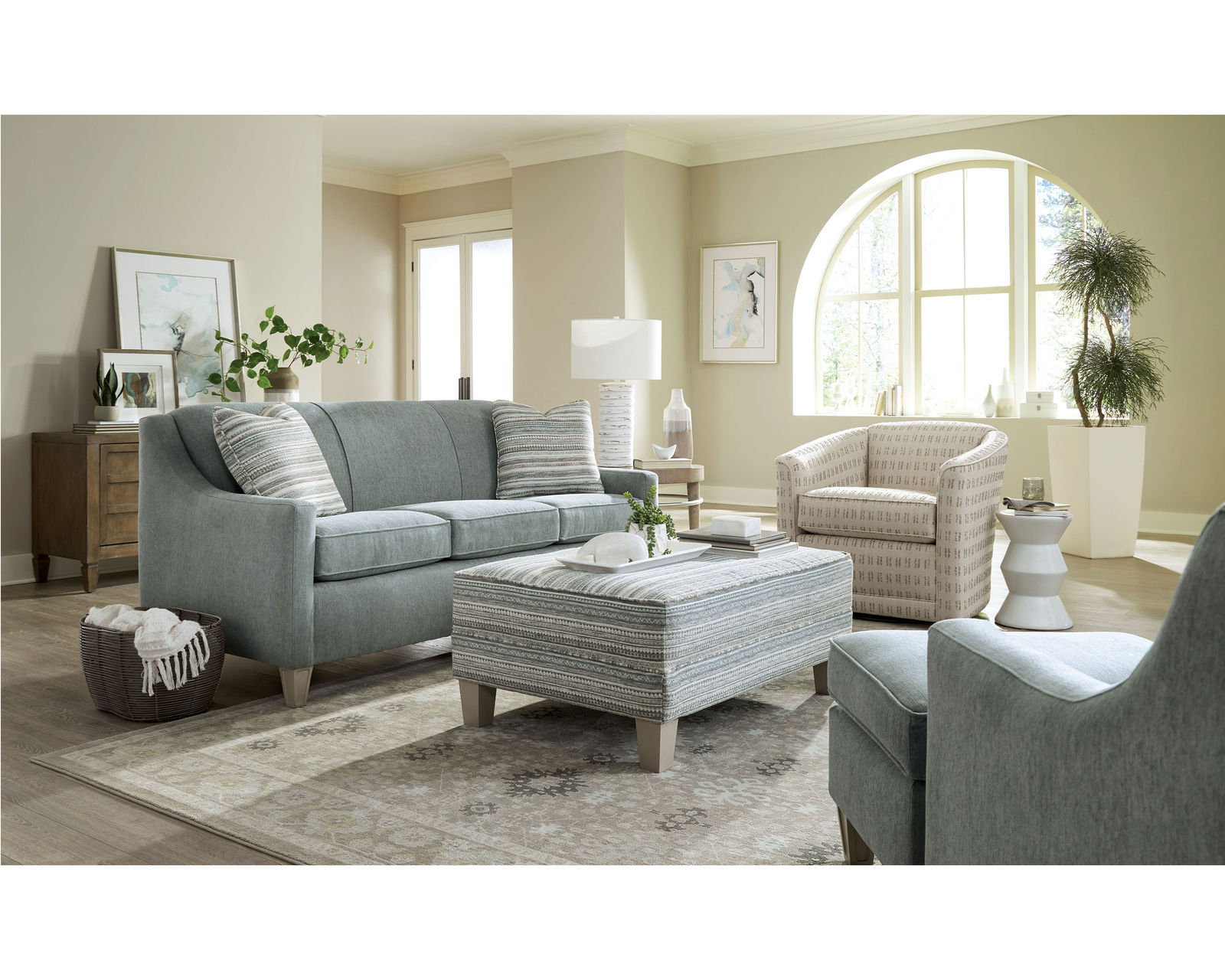 Edgewood 7409 Sofa 74" (+100 performance fabrics) - Premium quality starts on the inside!