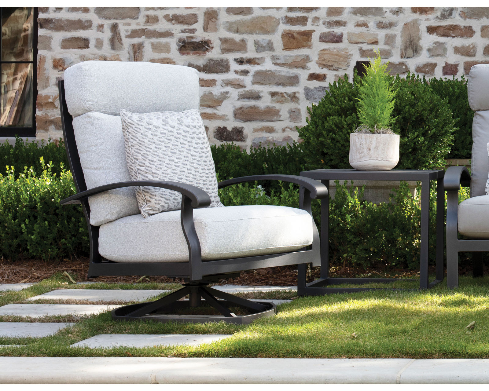 Smith Lake Outdoor Swivel Lounge Chair (24 fabrics - 8 metal finishes) - Smith Lake Outdoor Swivel Lounge Chair 