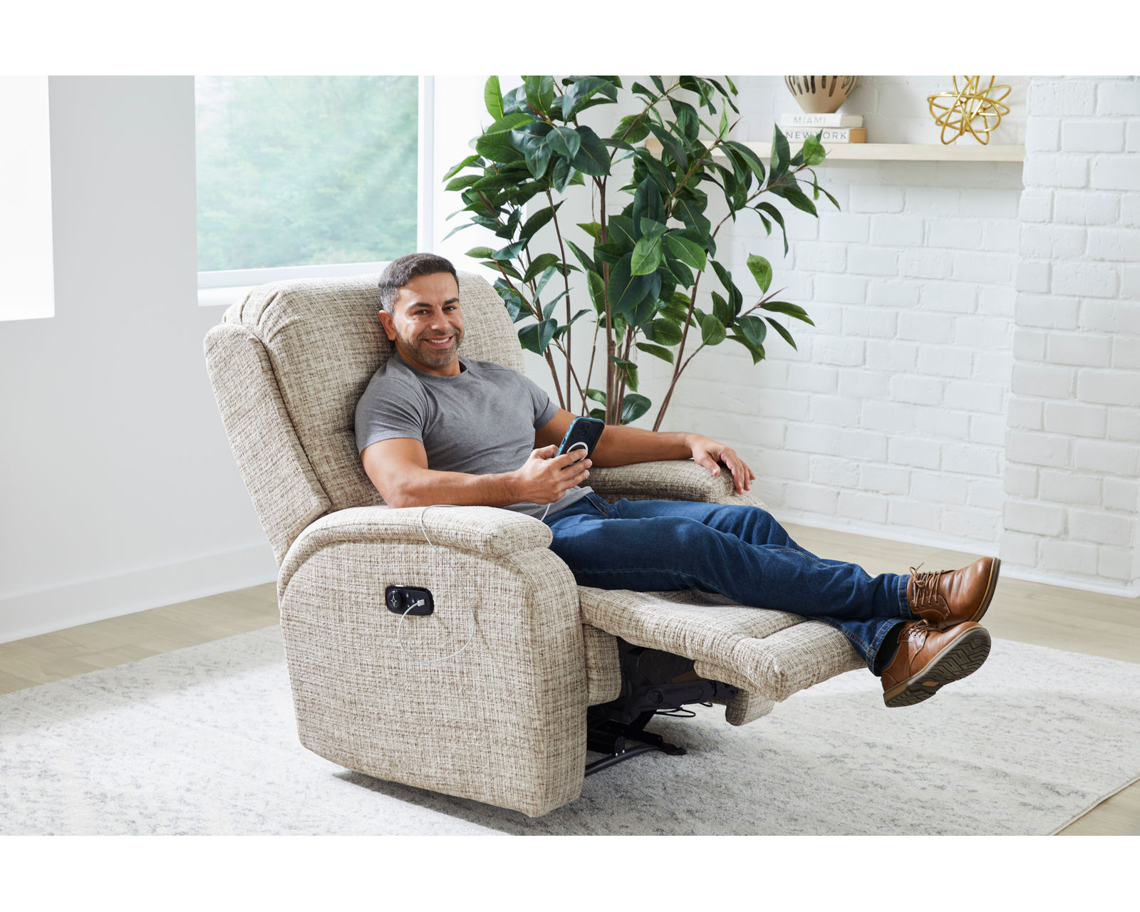 Maverly BeCozzi Triple Power Lift Recliner w/Heat & Massage (+100 fabrics) 350 Pounds - Maverly BeCozzi Triple Power Lift Recliner w/Heat & Massage