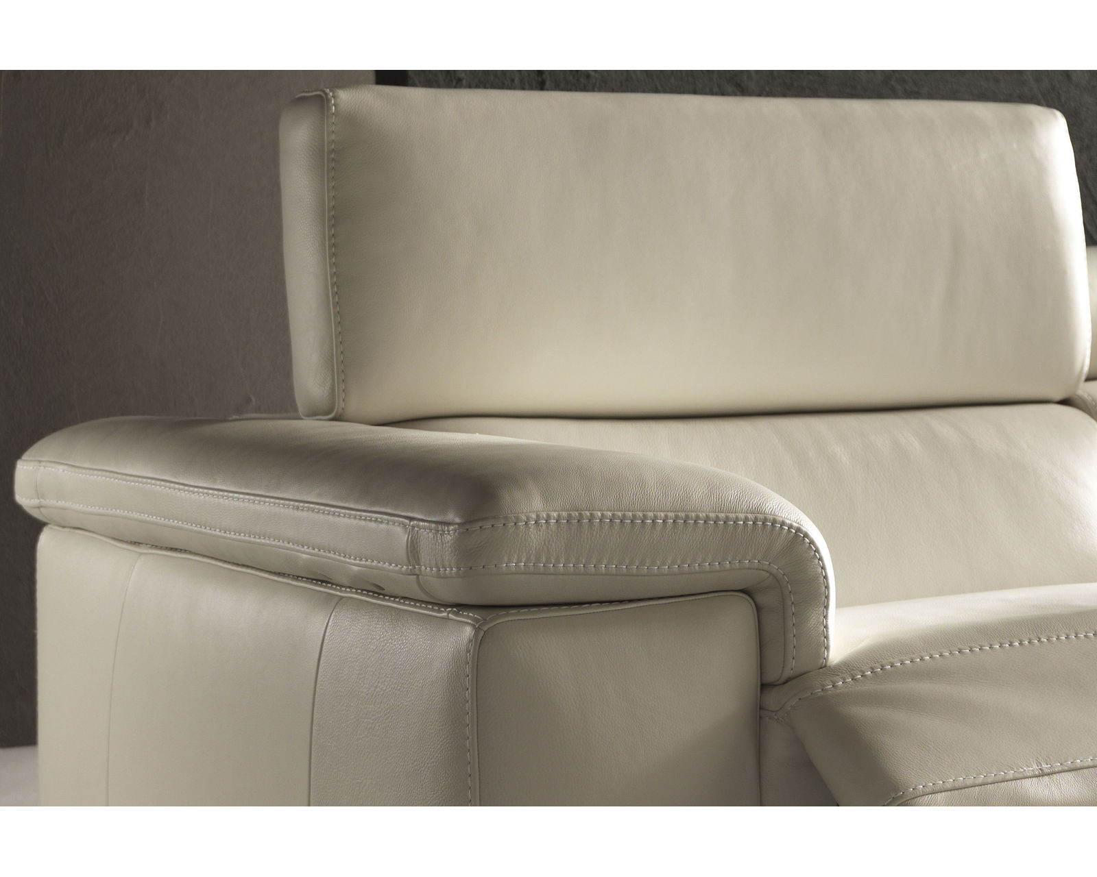 Solare B817 Power Reclining Sectional (+50 leathers)