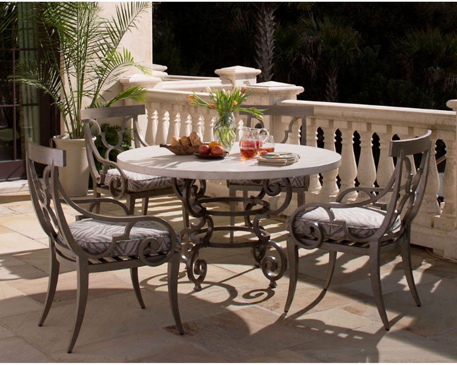 Hemingway 5 Piece Round Dining Set (Table & 4 Chairs)