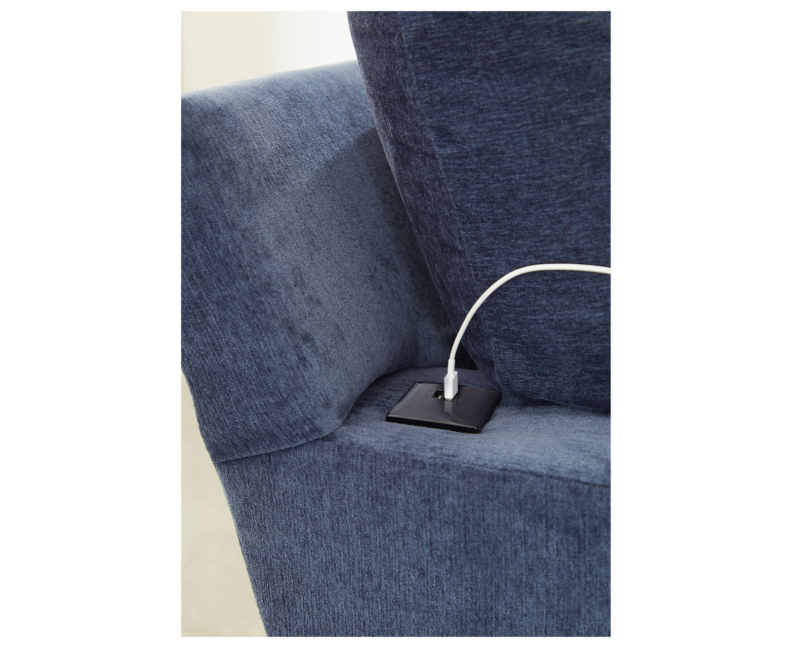 Dovely Stationary Sectional (+139 fabrics) - USB Charging Port