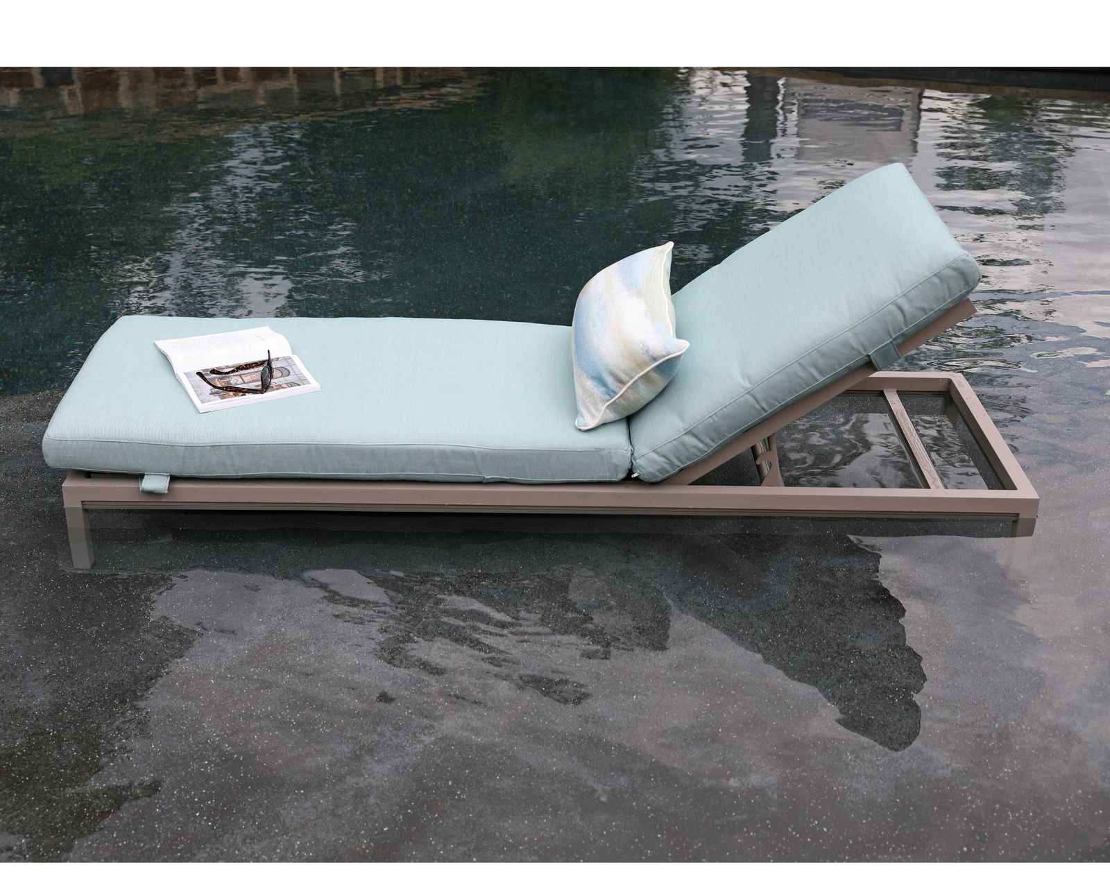 Montana Outdoor Chaise Lounge (110 fabrics - 8 metal finishes) - Montana Outdoor Chaise Lounge 