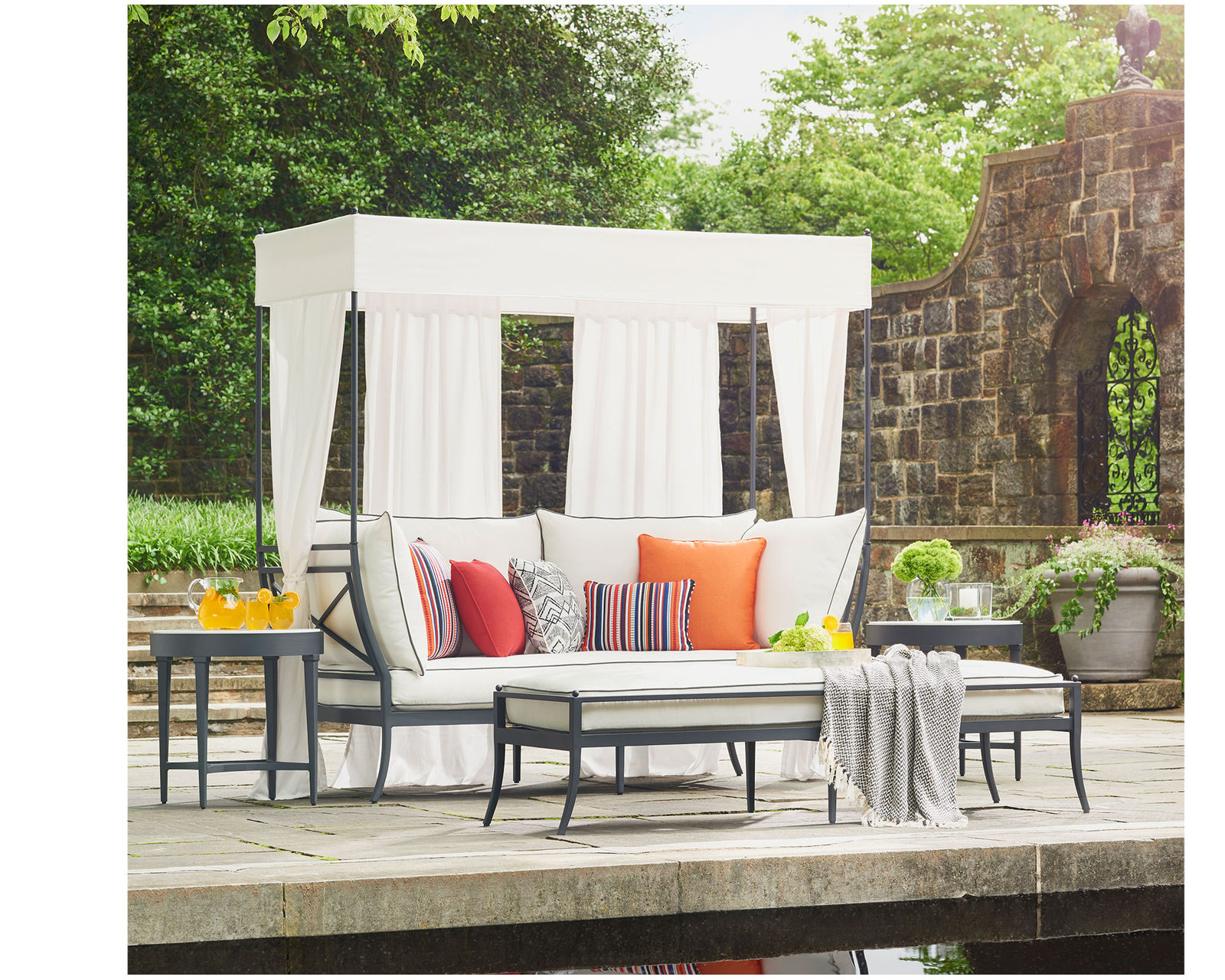 Winterthur Estate Daybed  - Winterthur Estate Daybed (Made to order fabrics)