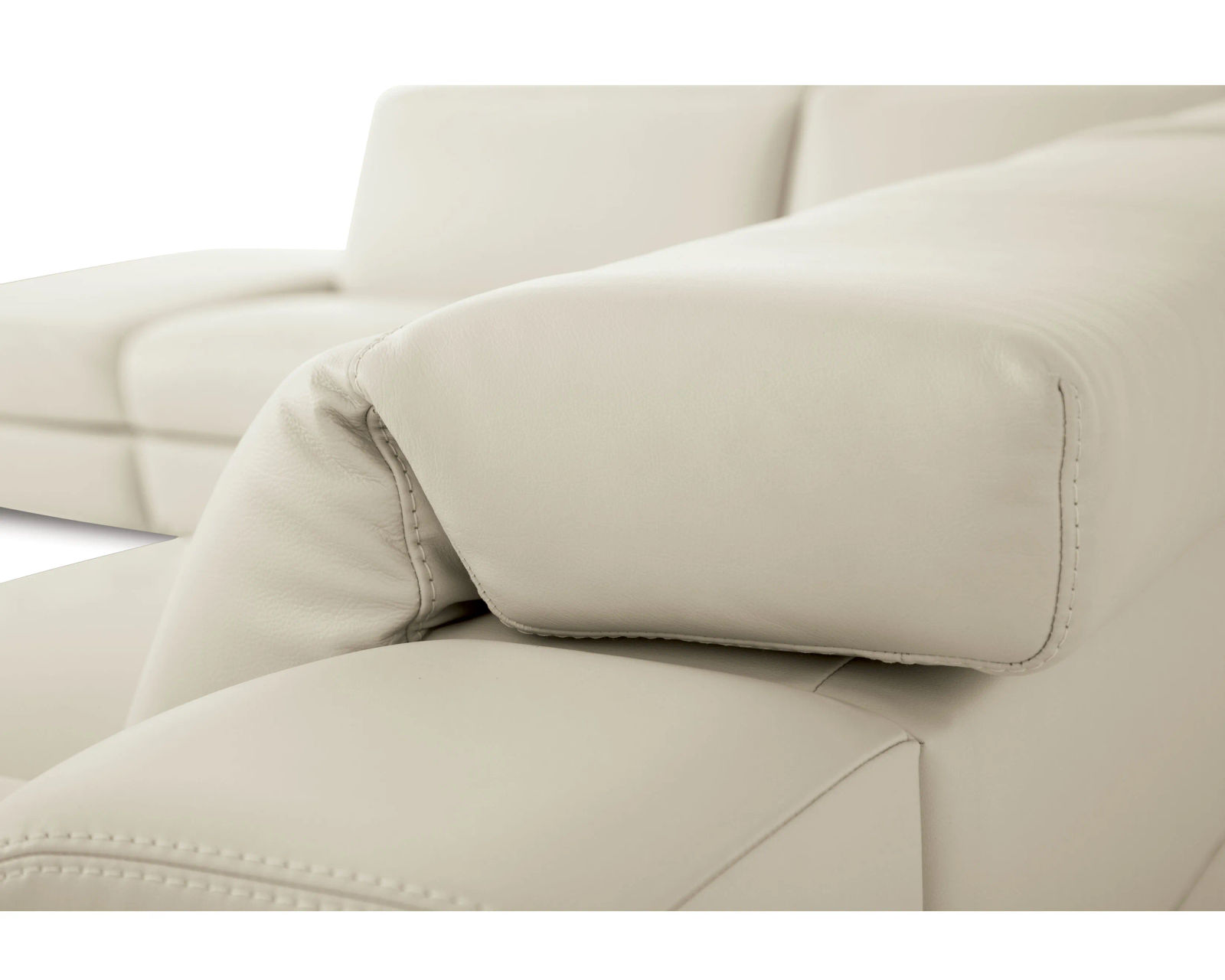 Tabor 44003 Power Headrest Power Reclining Sectional (+100 leathers) - Detail power headrest in closed position