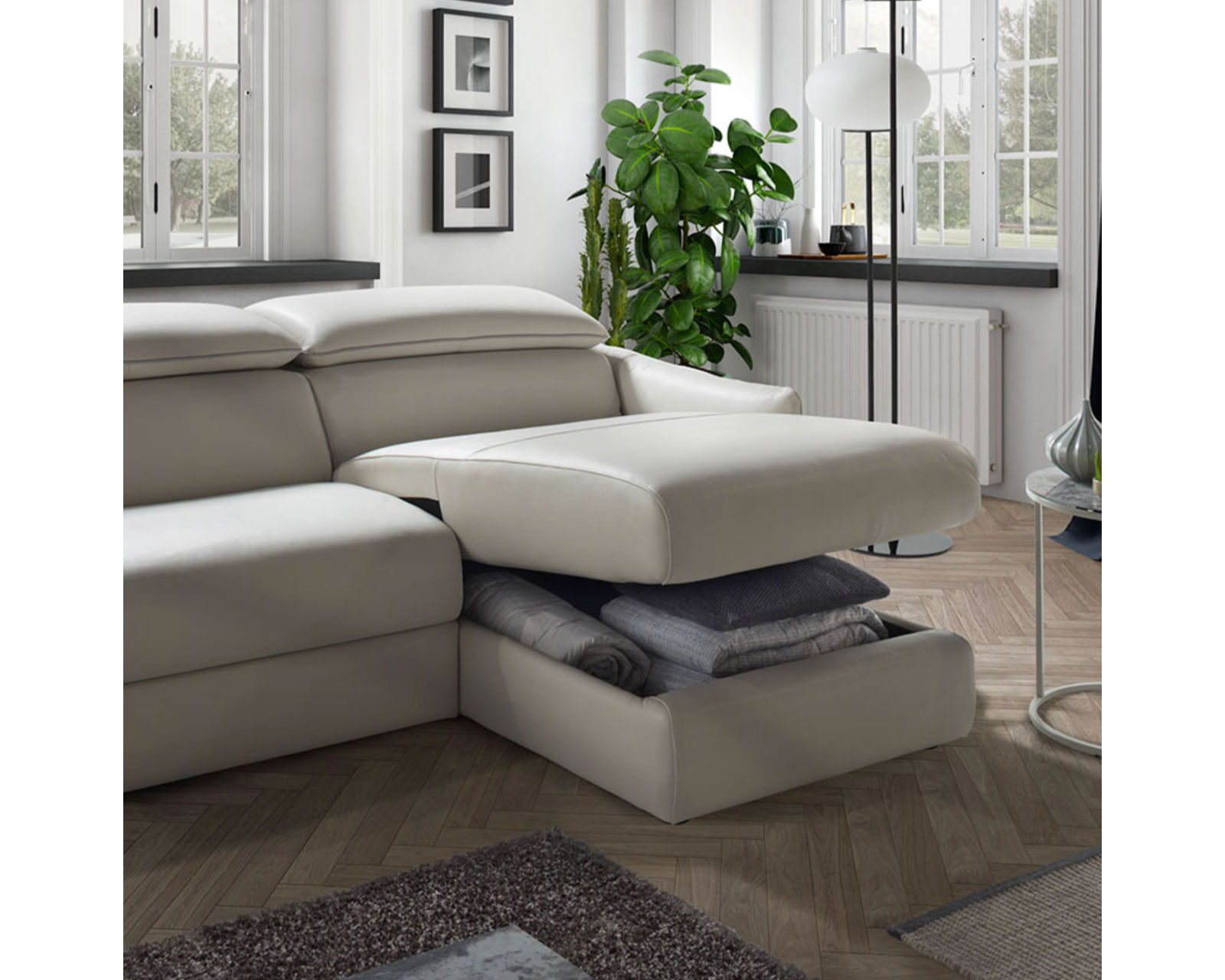 Meraviglia 108" Storage Chaise Sofa (+50 leathers)