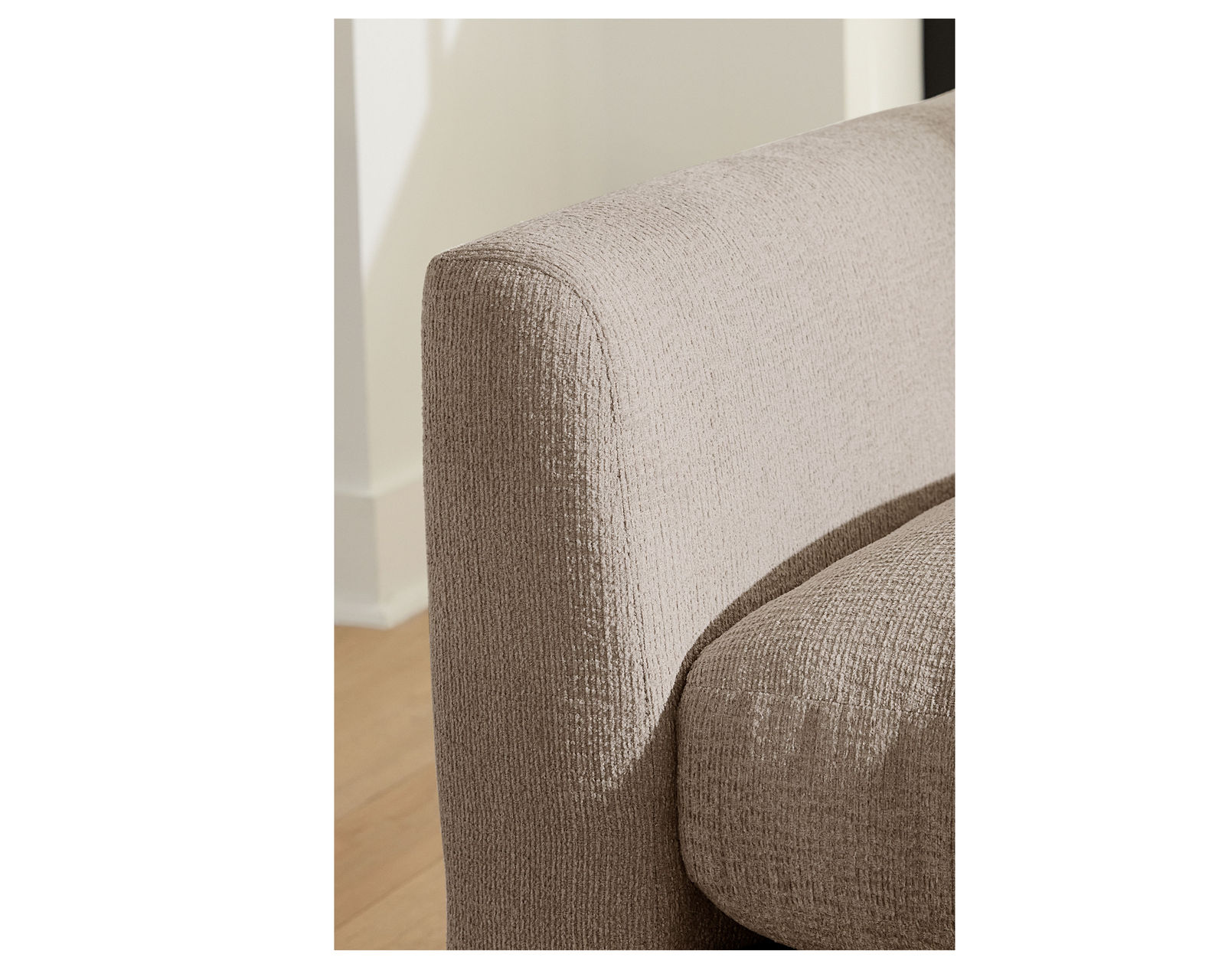 Sky 5512 Sectional (hypoallergenic down-like cushion) +100 fabrics - Detail Sloping Arm