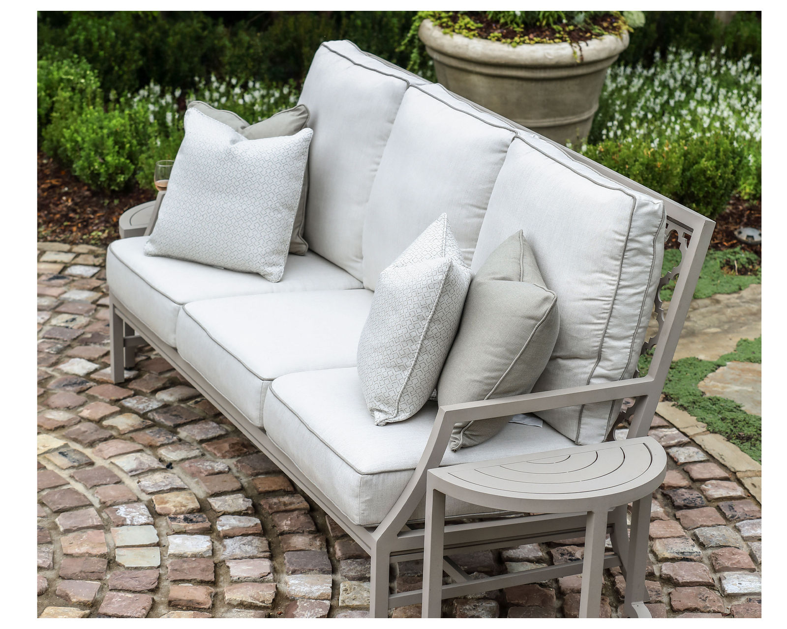 Willow Outdoor Sofa (110 fabrics - 8 metal finishes)