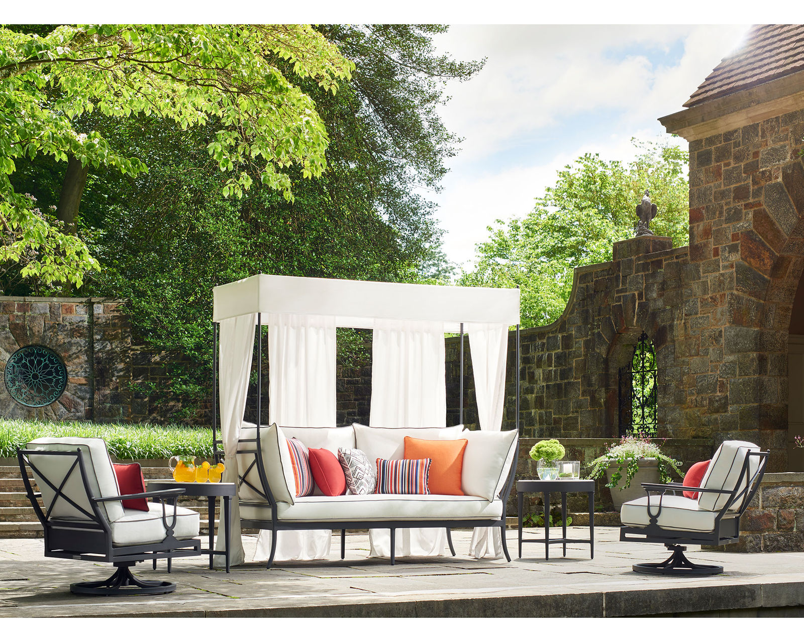 Winterthur Estate Daybed  - Winterthur Estate Daybed (Made to order fabrics)