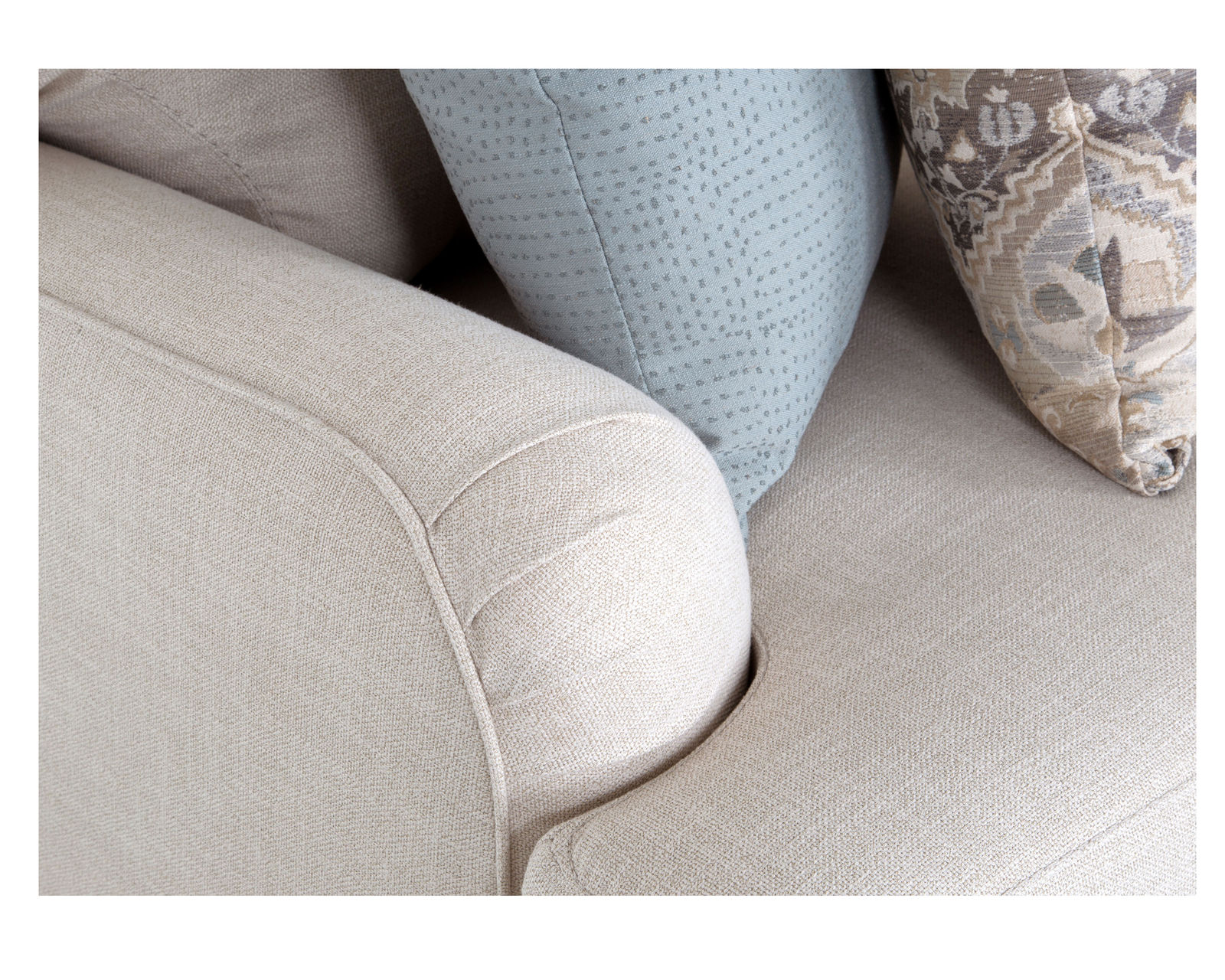 Kaia 94" Stationary Sofa (Includes Pillows)