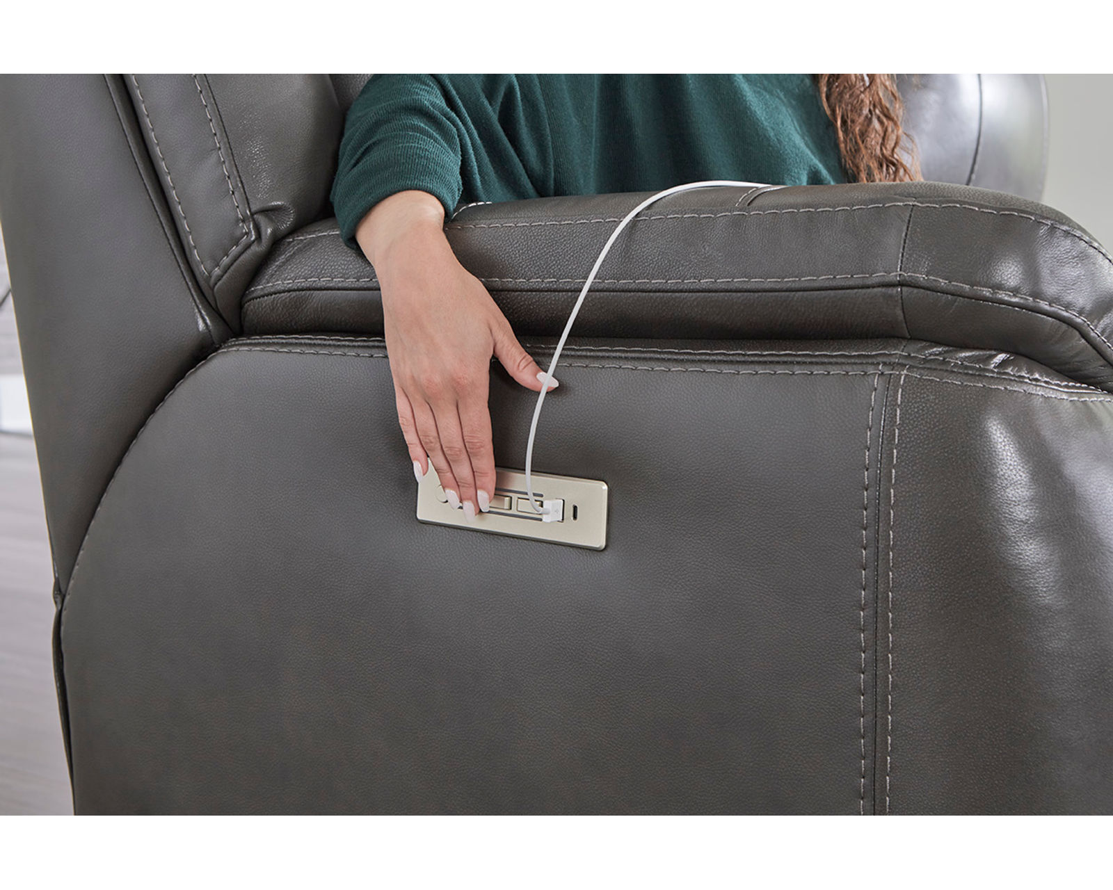 Idris 89" Zero Gravity Triple Power Reclining Console Loveseat Grey (In stock) - Image 5
