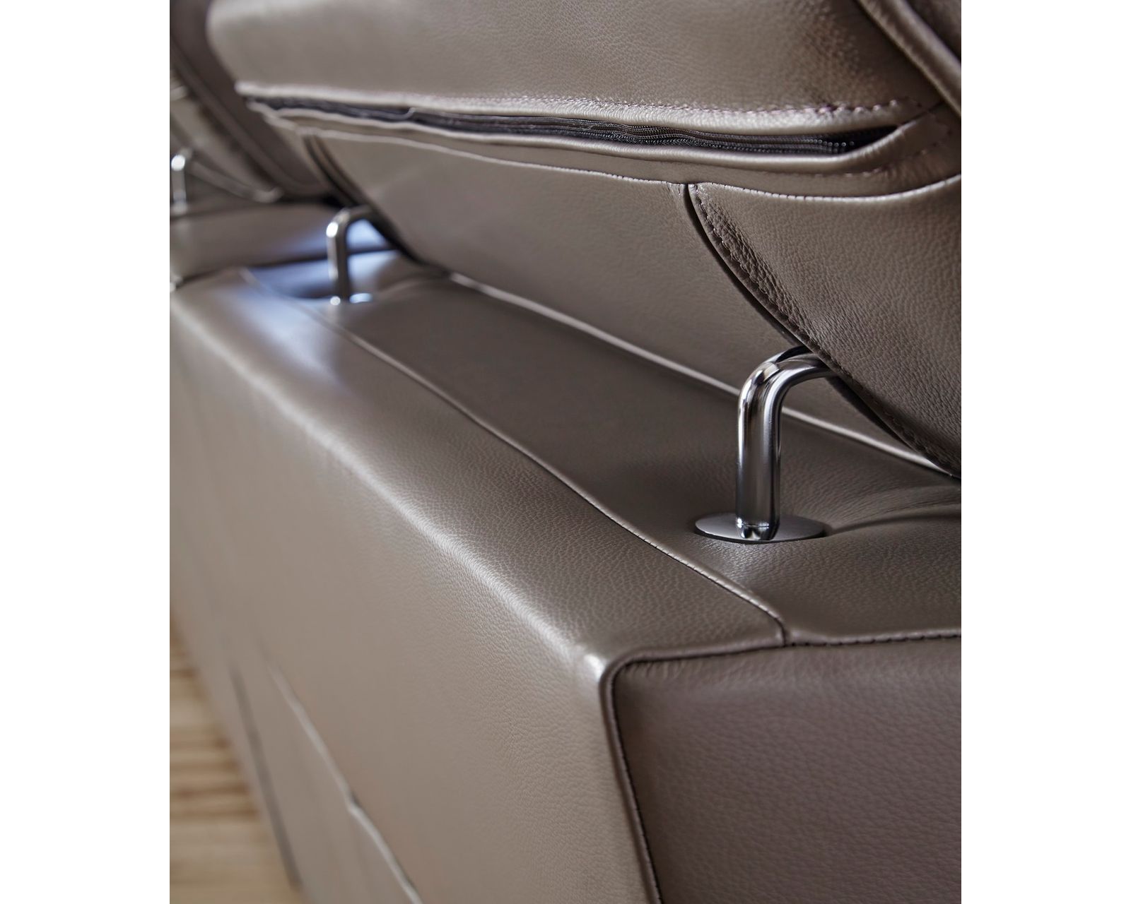 Beaumont Sofa Recliner - Image 4